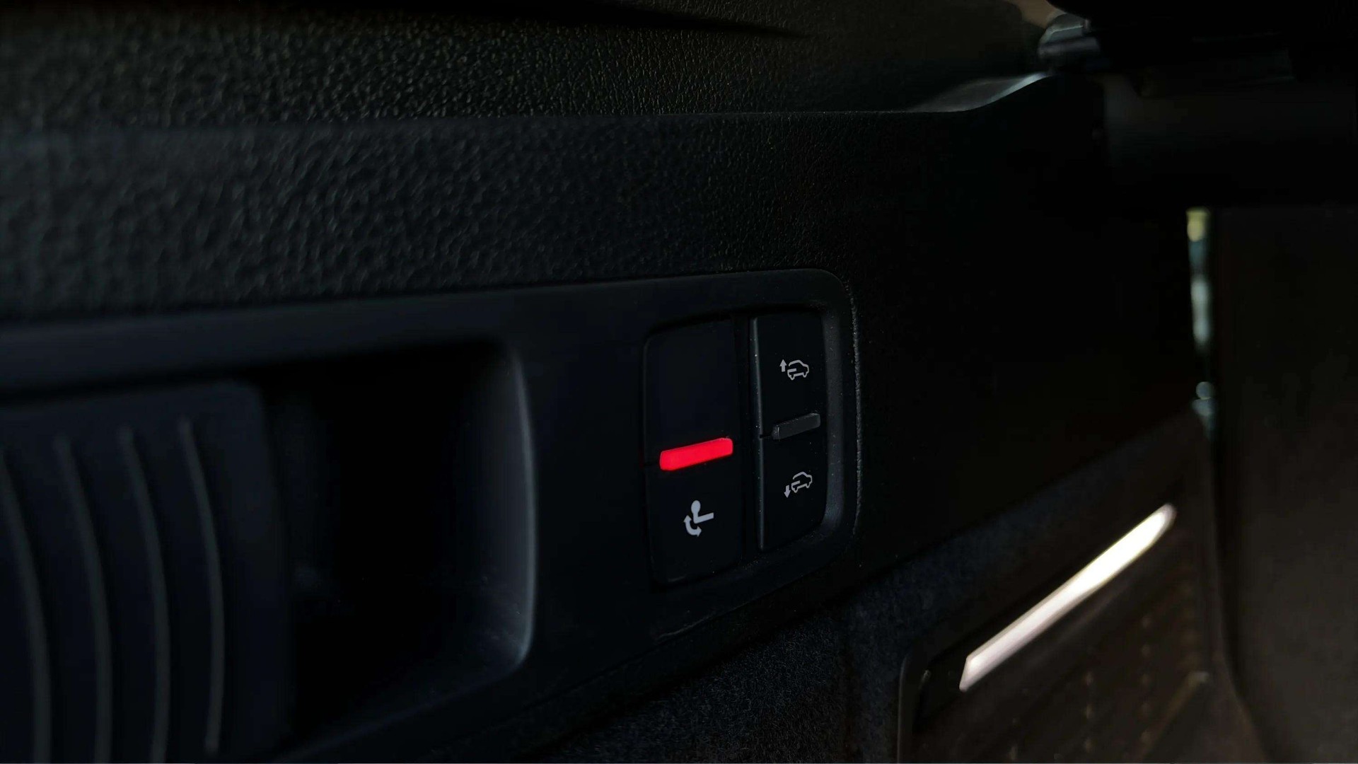 AUDI Q5 40 TDI Black Edition quattro S-tronic S line mit Werksgarantie & AHK + B&O Soundsystem-image-27