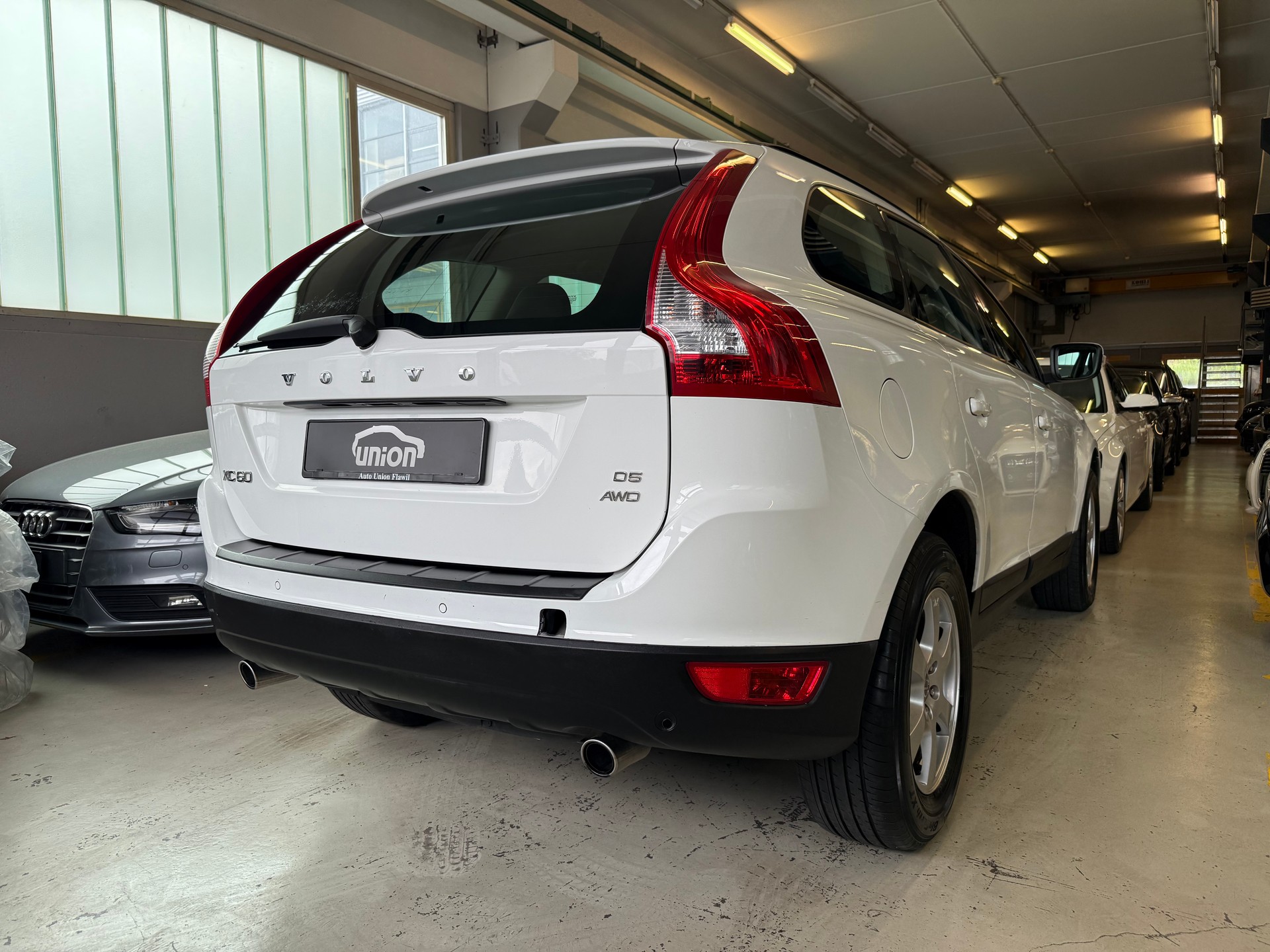 VOLVO XC60 D5 AWD Kinetic Geartronic-image-5