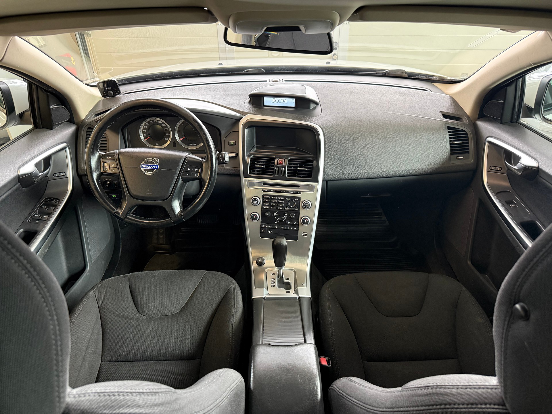 VOLVO XC60 D5 AWD Kinetic Geartronic-image-11