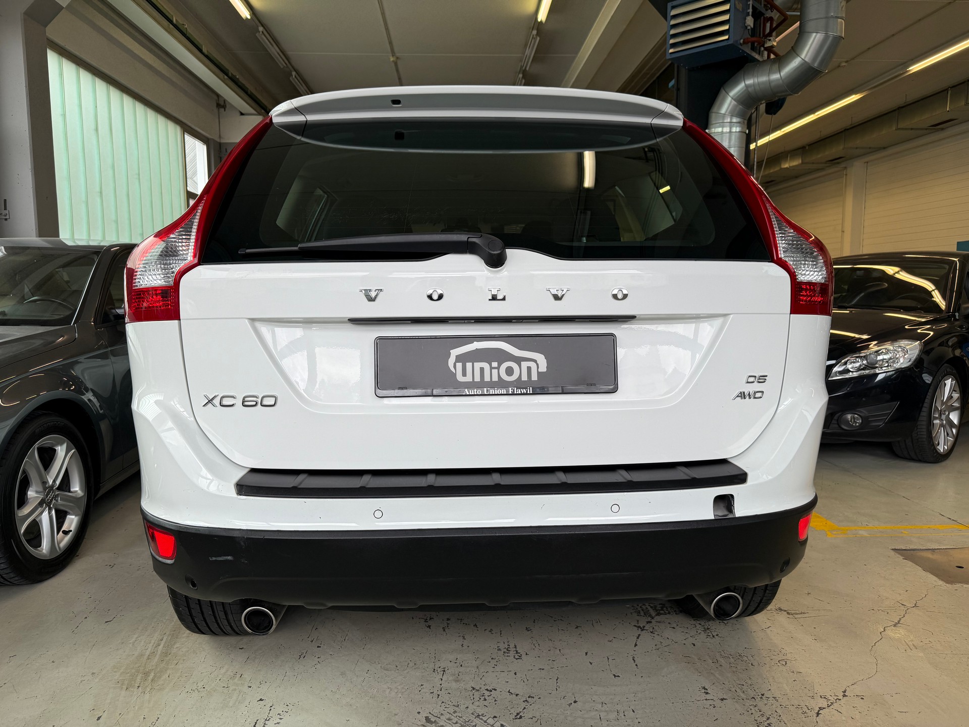 VOLVO XC60 D5 AWD Kinetic Geartronic-image-7