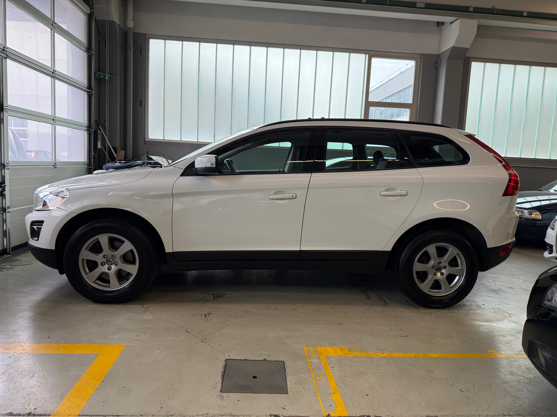 VOLVO XC60 D5 AWD Kinetic Geartronic-image-4