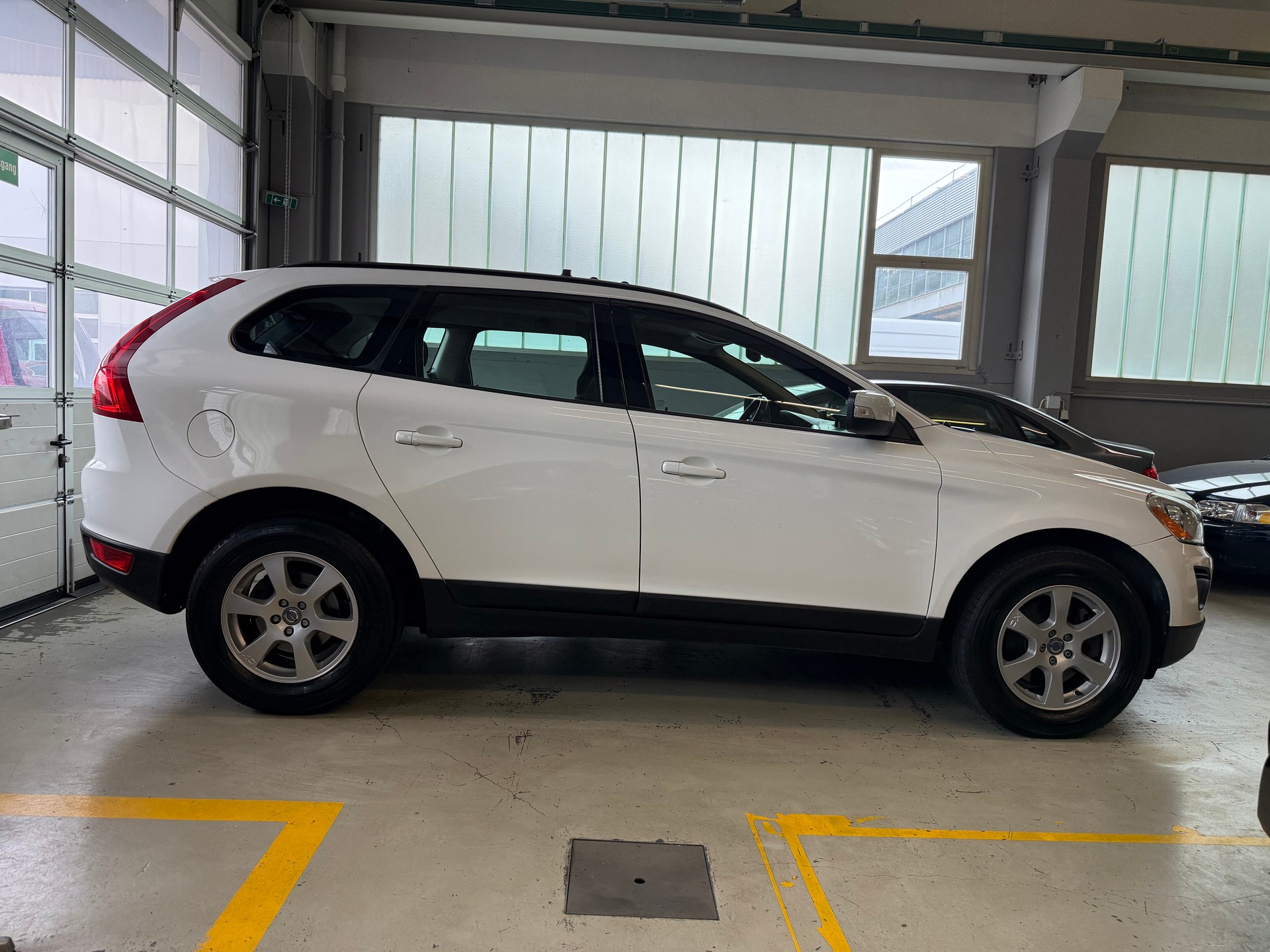 VOLVO XC60 D5 AWD Kinetic Geartronic-image-3