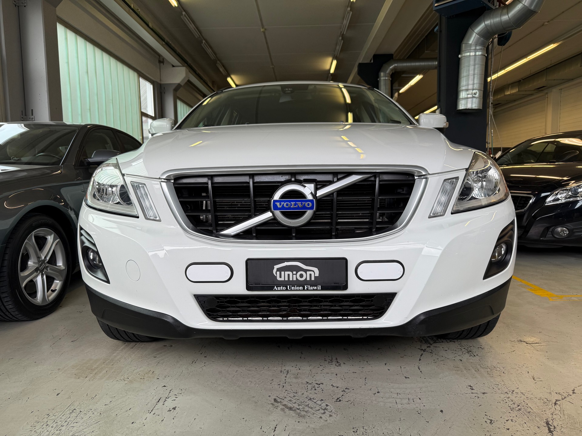 VOLVO XC60 D5 AWD Kinetic Geartronic-image-2