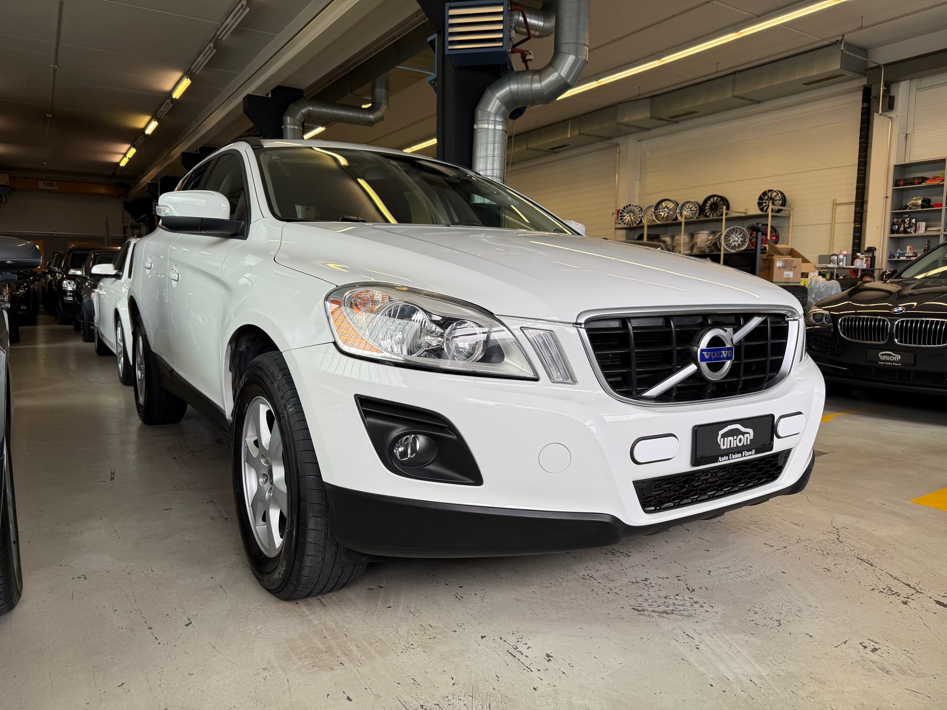 VOLVO XC60 D5 AWD Kinetic Geartronic-image-1