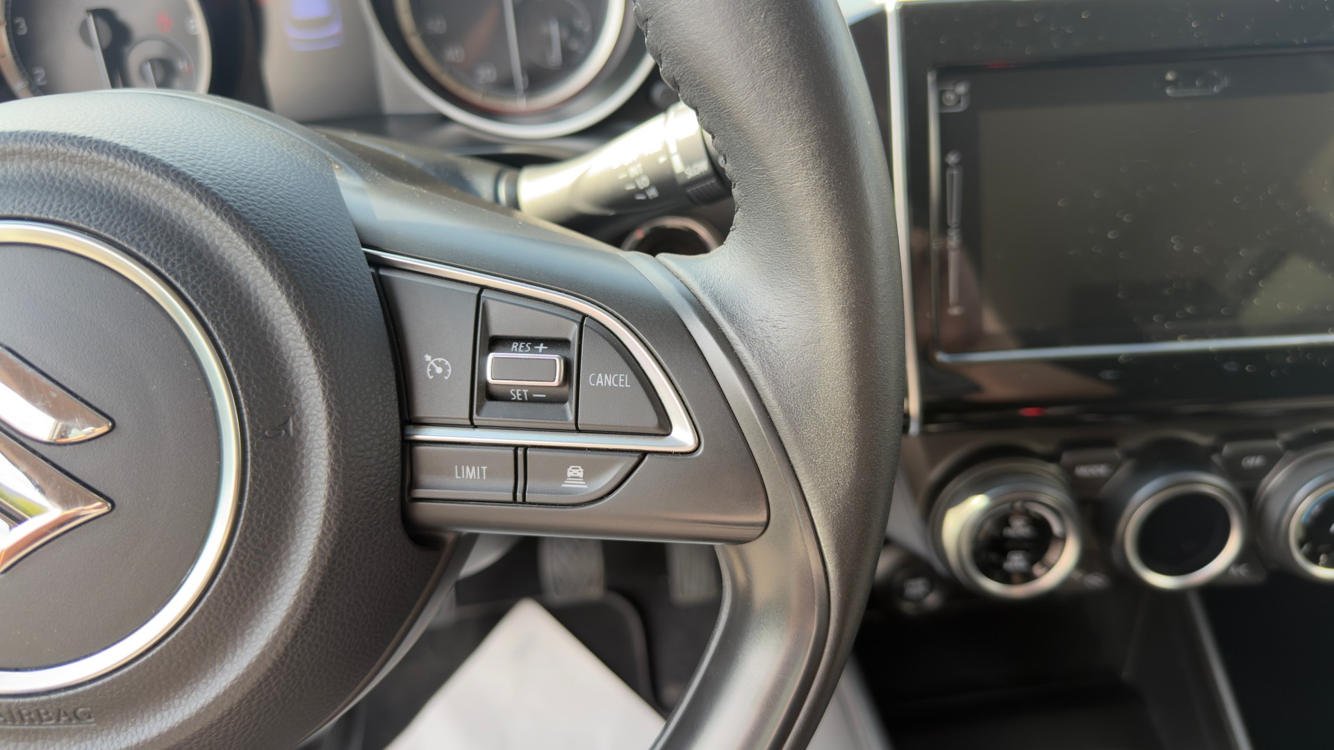 SUZUKI Swift 1.2i 16V SHVS Piz Sulai Top Hybrid Allgri4x4-image-10