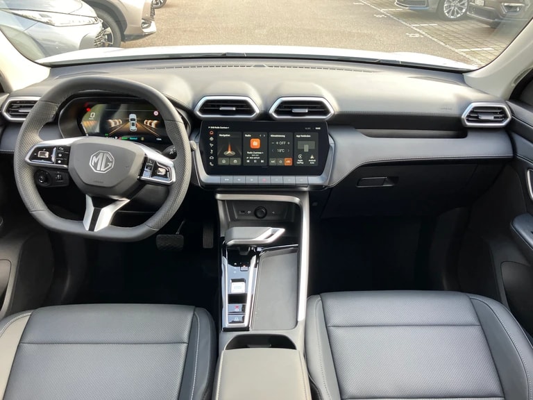 MG ZS 1.5 Hybrid+ Luxury-image-10