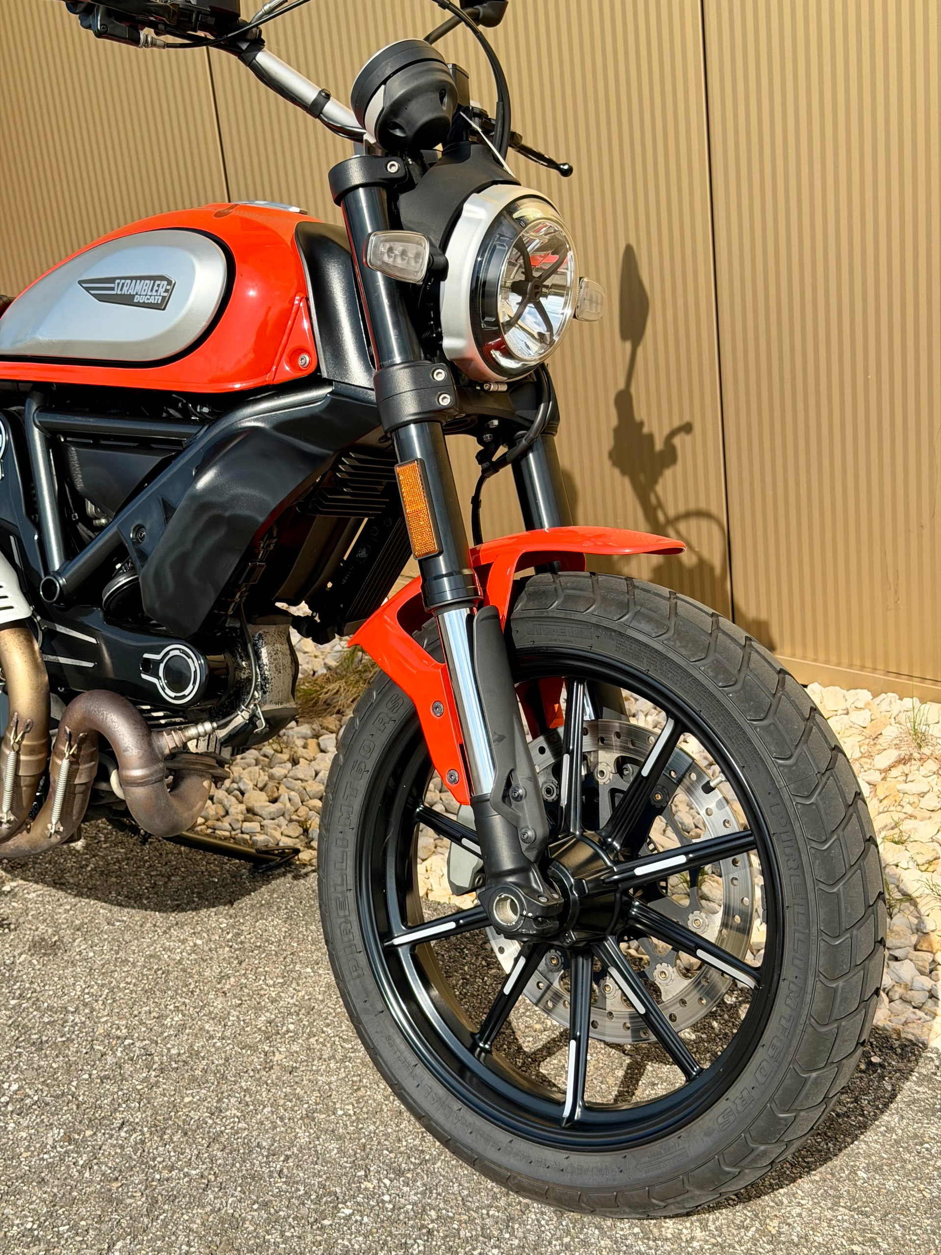 DUCATI Scrambler 800 Icon-showroom-element-1
