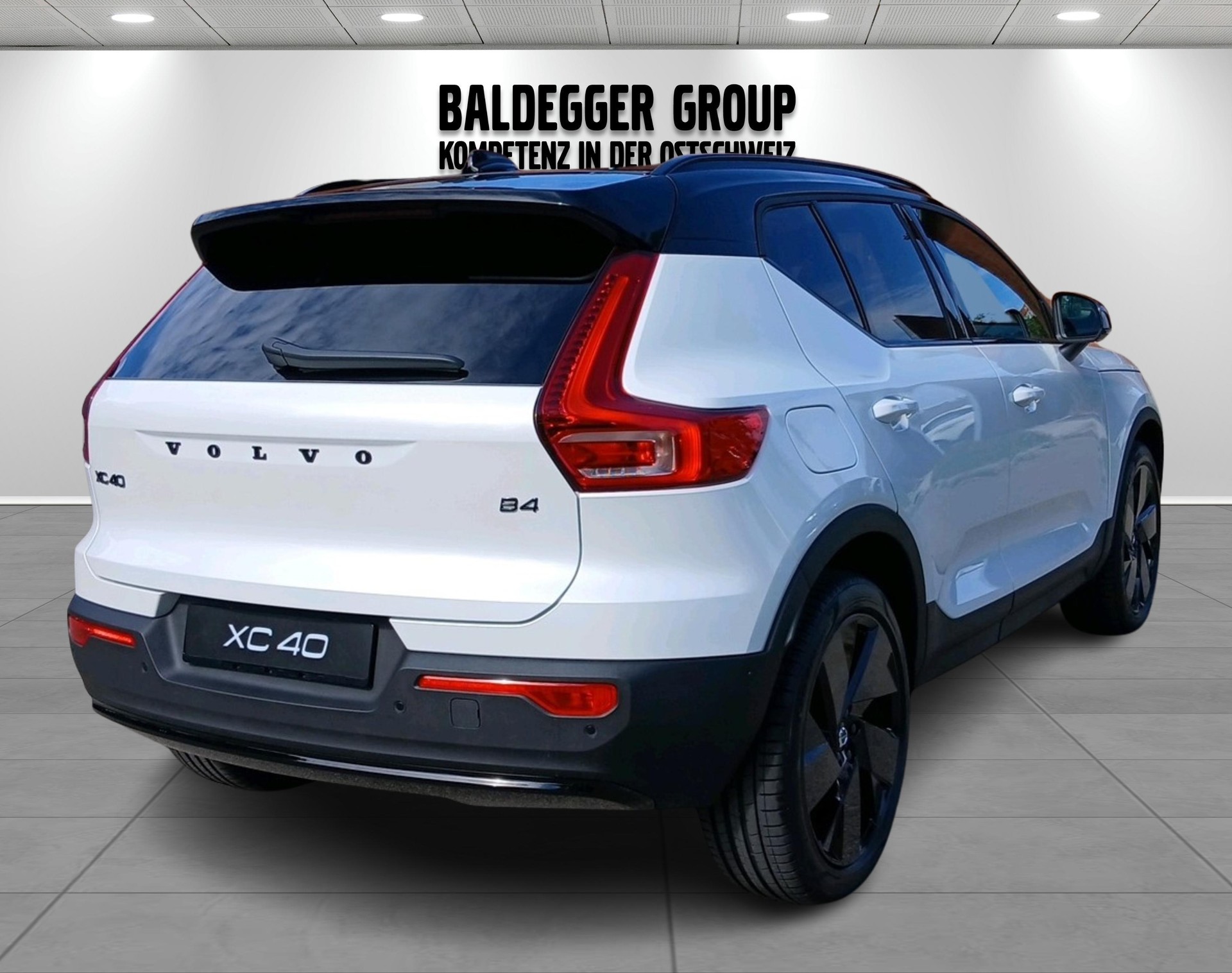 VOLVO XC40 2.0 B4 MH Black Edition-showroom-element-1