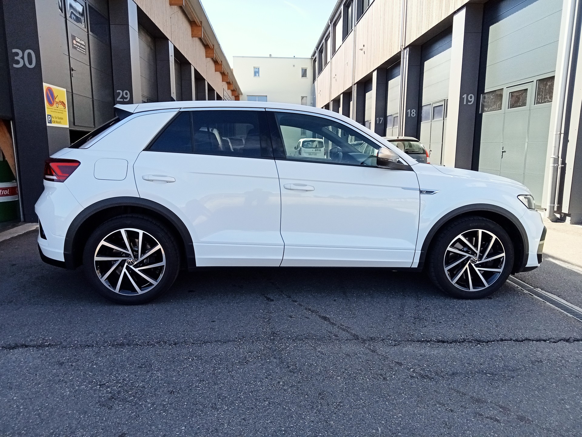 VW T-Roc 2.0 TSI R DSG 4Motion-image-6