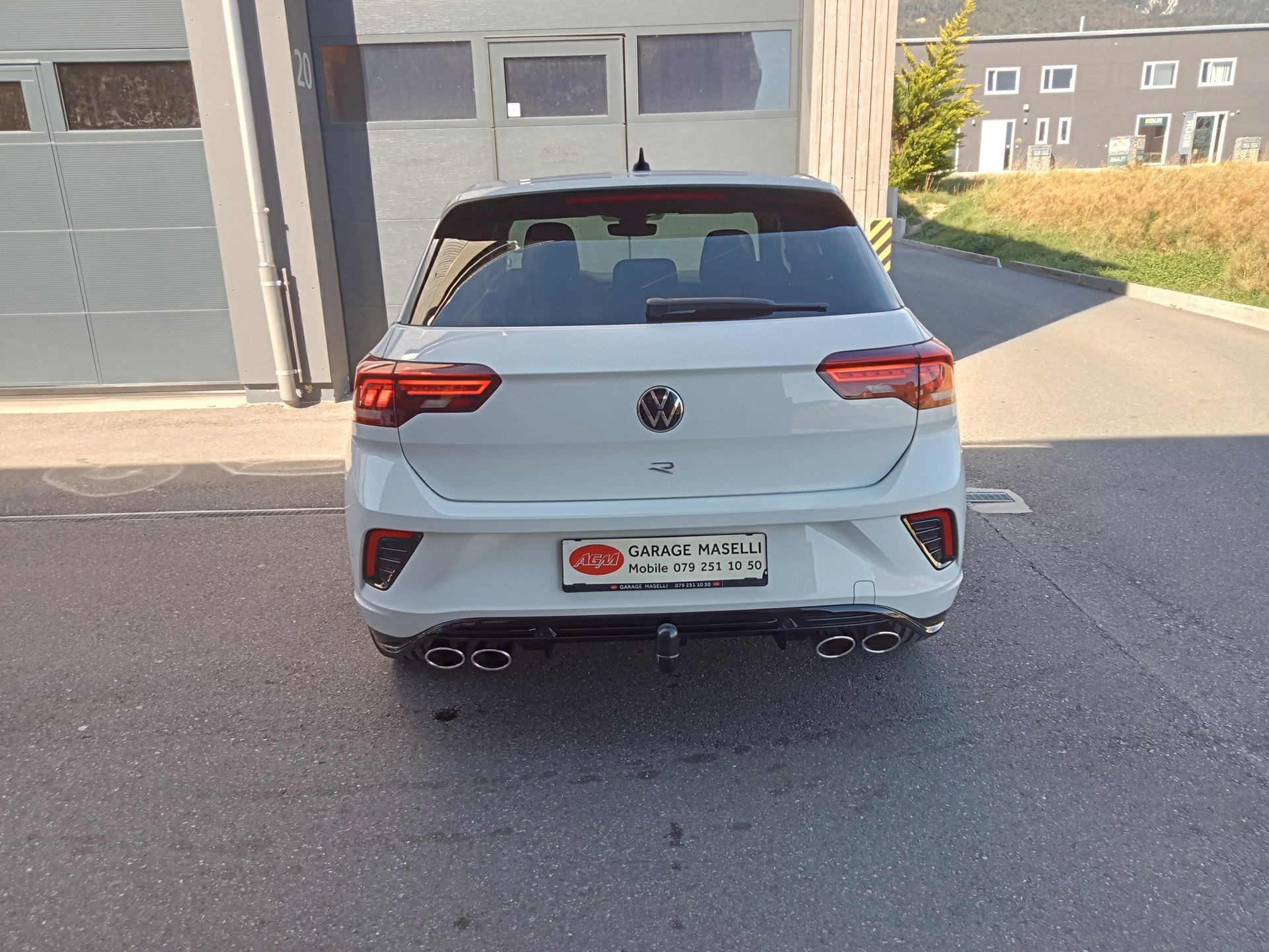 VW T-Roc 2.0 TSI R DSG 4Motion-image-3