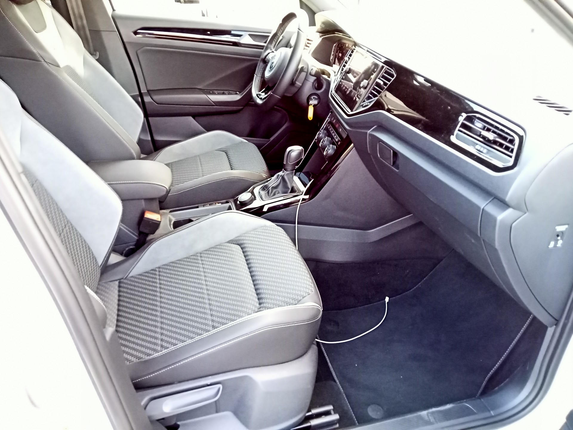 VW T-Roc 2.0 TSI R DSG 4Motion-image-10