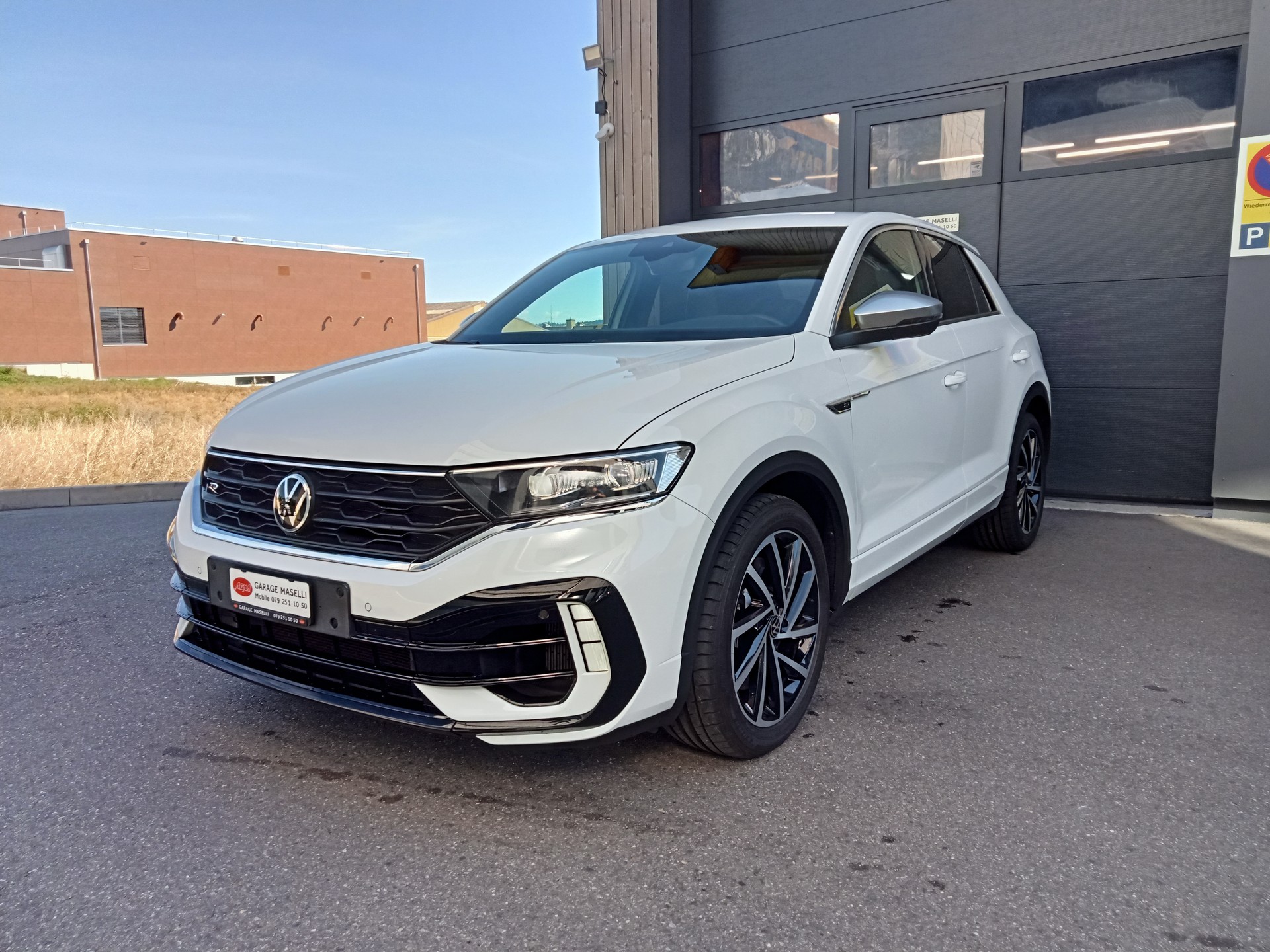 VW T-Roc 2.0 TSI R DSG 4Motion-image-1