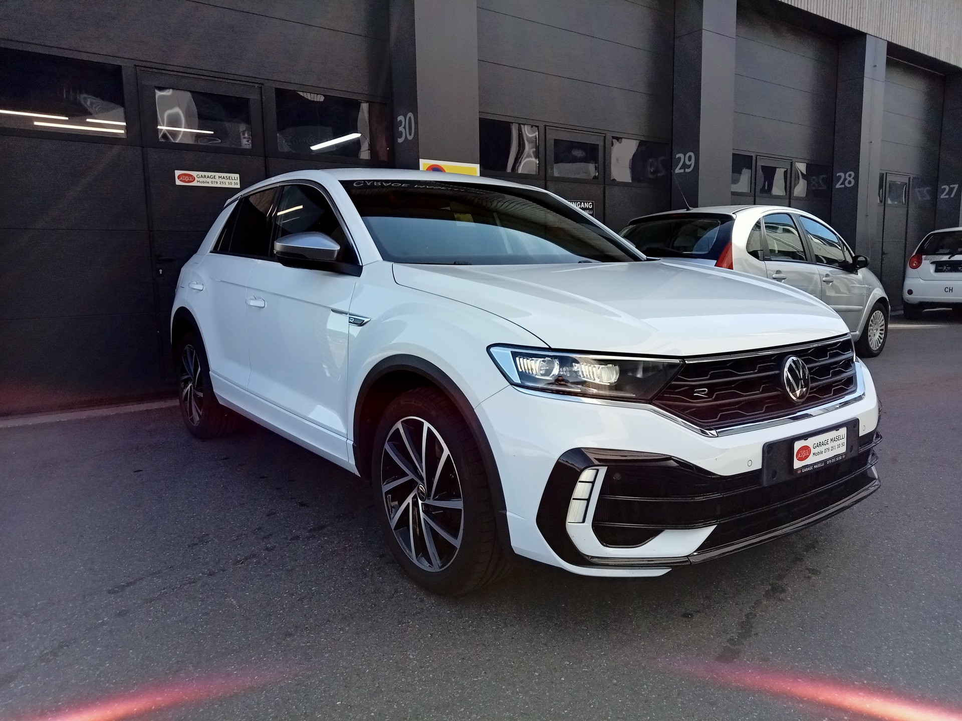 VW T-Roc 2.0 TSI R DSG 4Motion-image-2