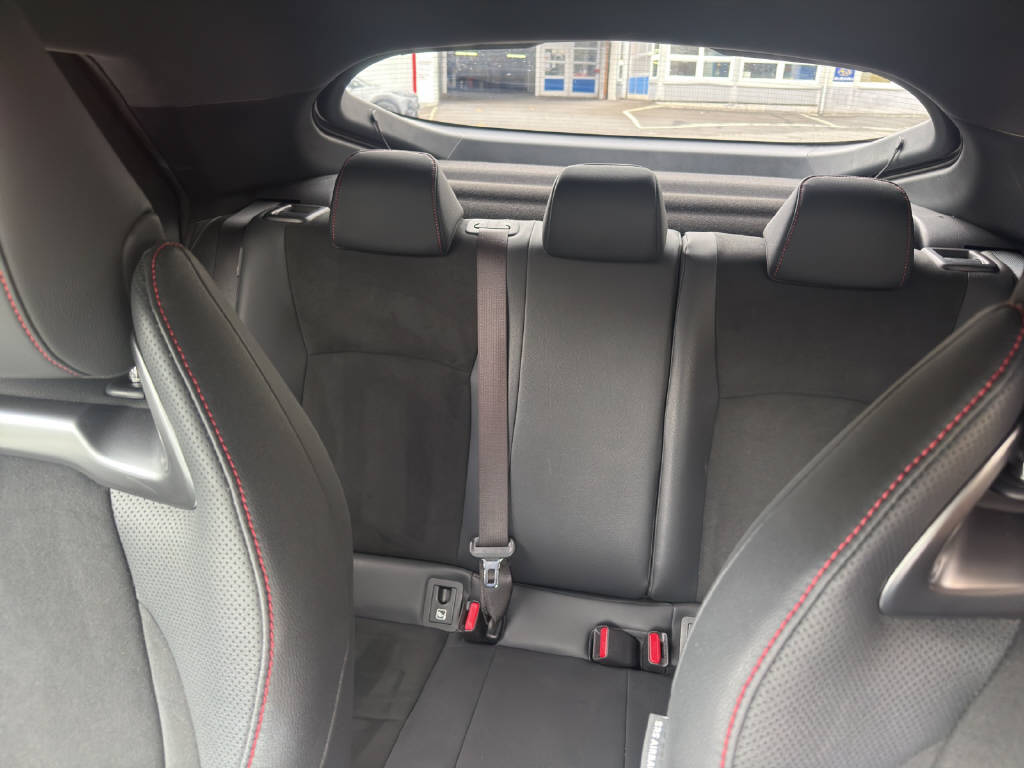 TOYOTA C-HR 2.0 HEV GR Sport 4x4-image-15