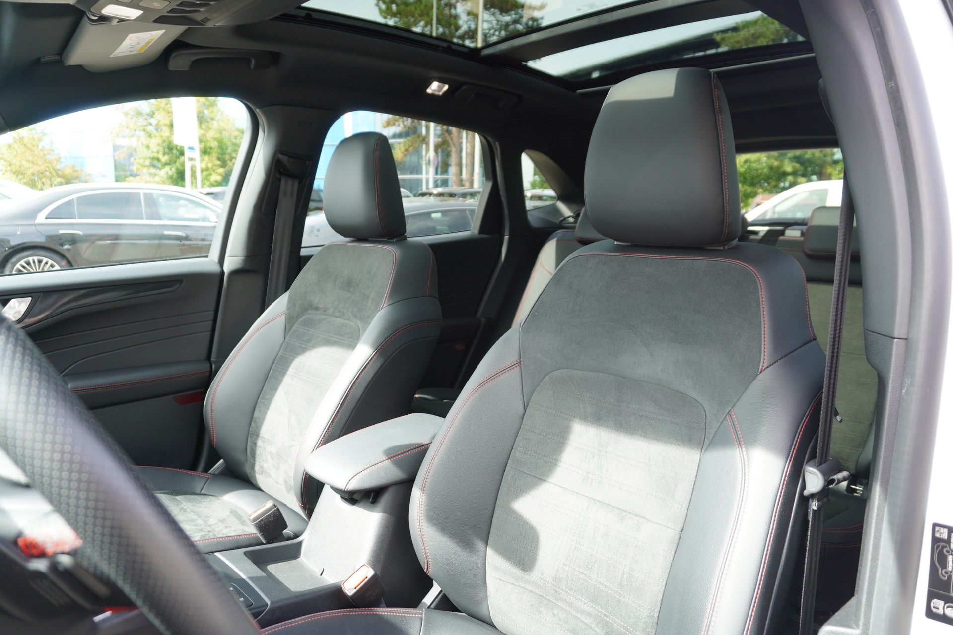FORD Kuga 2.0 TDCi EcoBlue ST-Line X 4WD-image-12