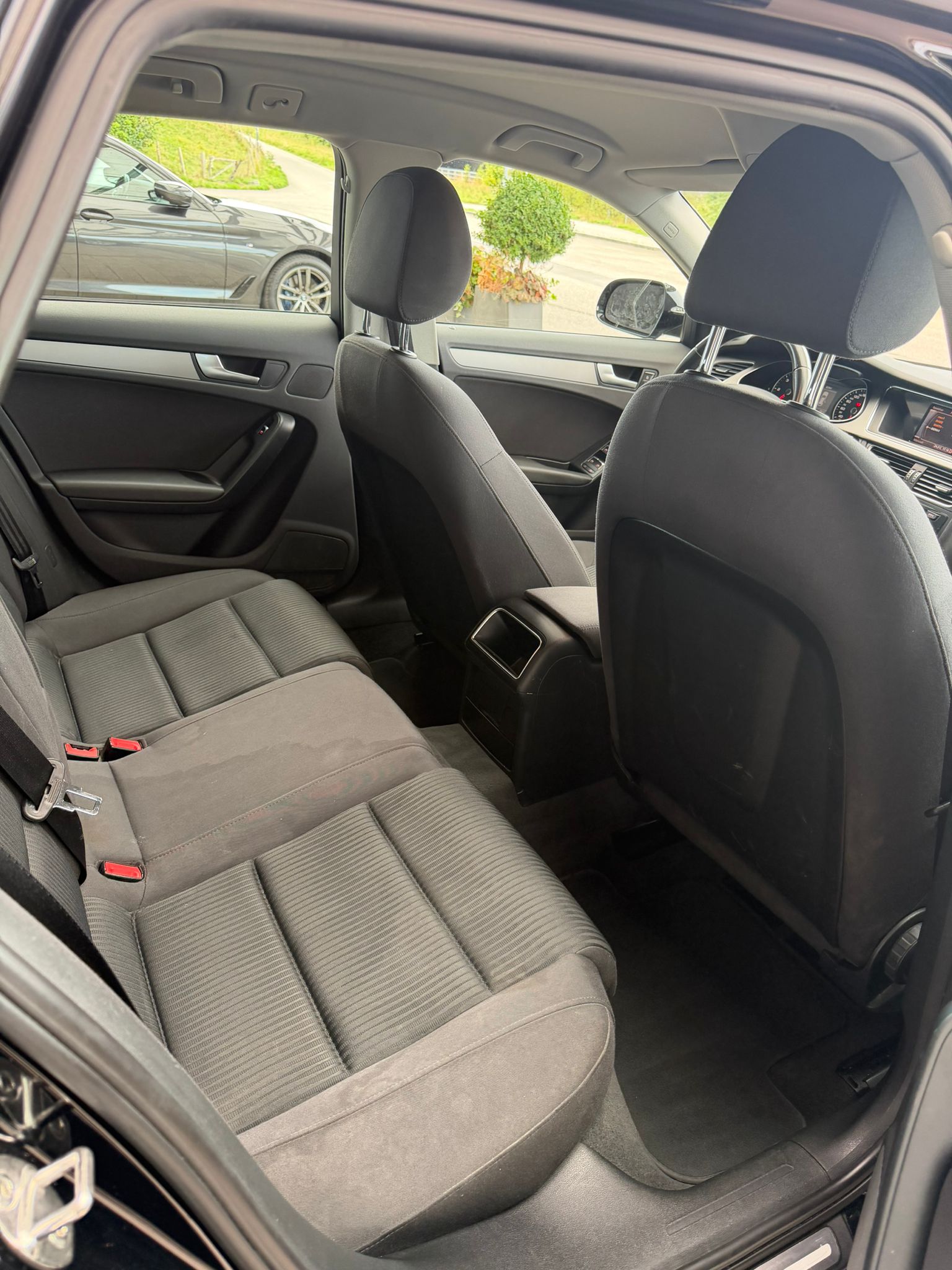 AUDI A4 Avant 2.0 TDI multitronic-image-9