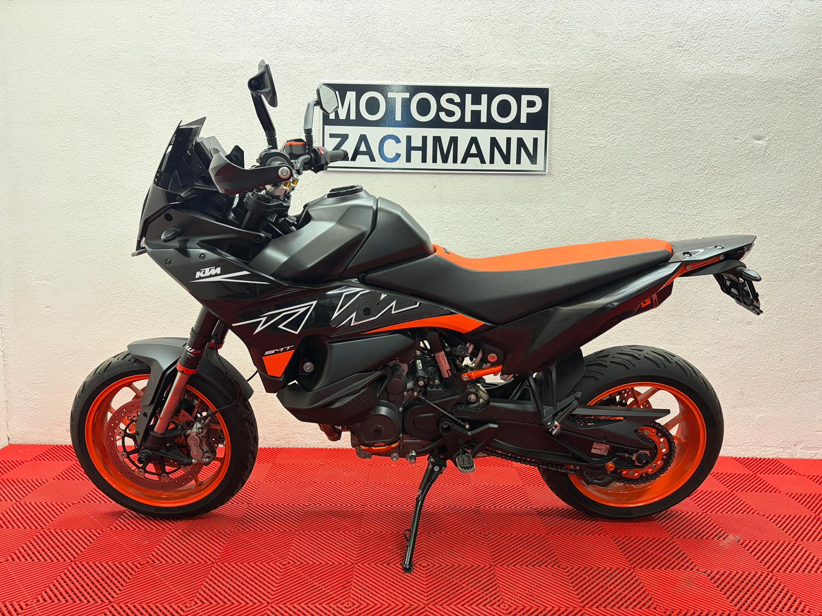 KTM 890 SMT-showroom-element-3