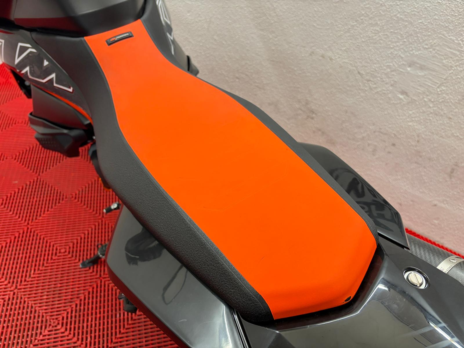 KTM 890 SMT-image-7