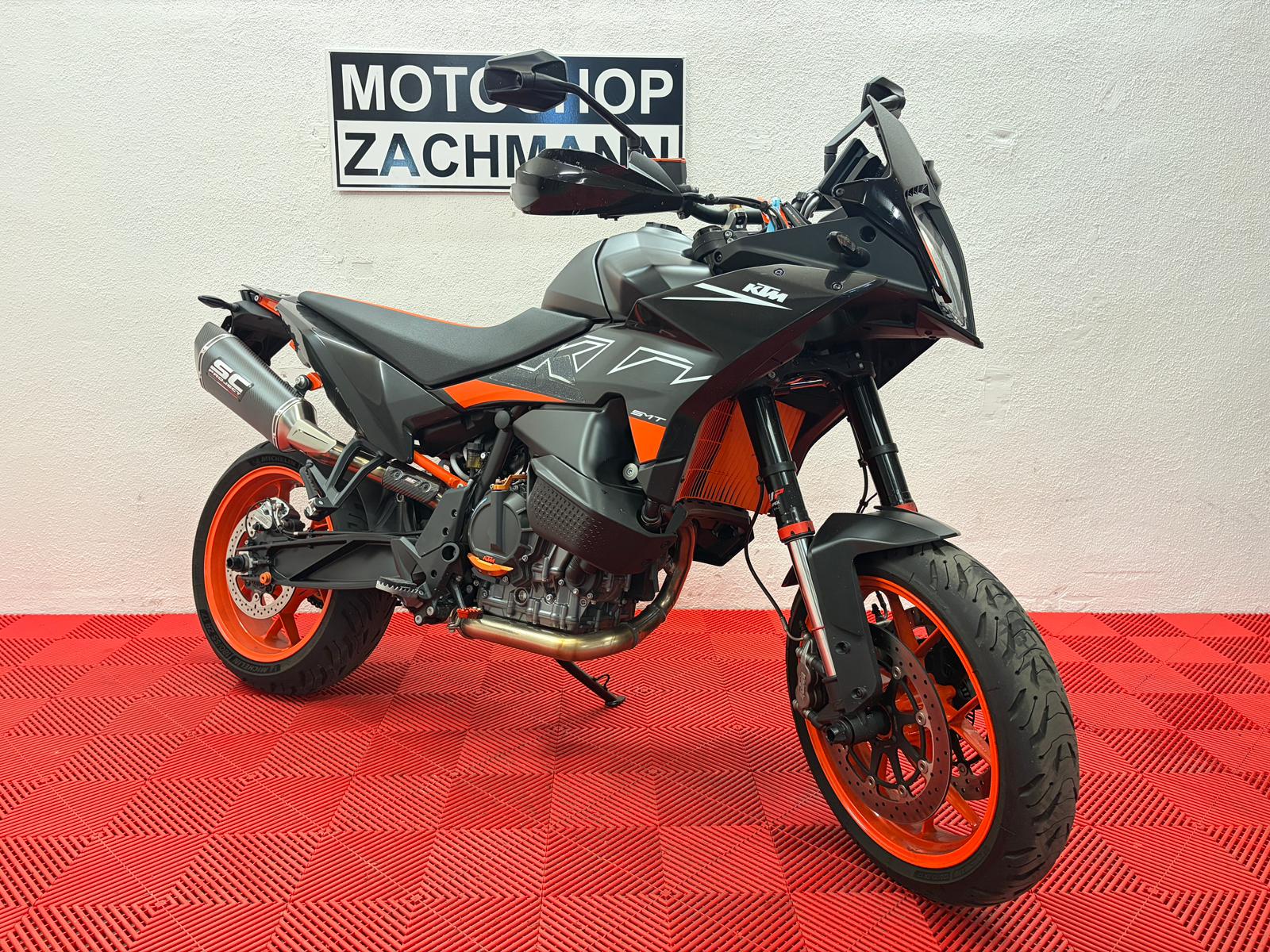 KTM 890 SMT-showroom-element-1