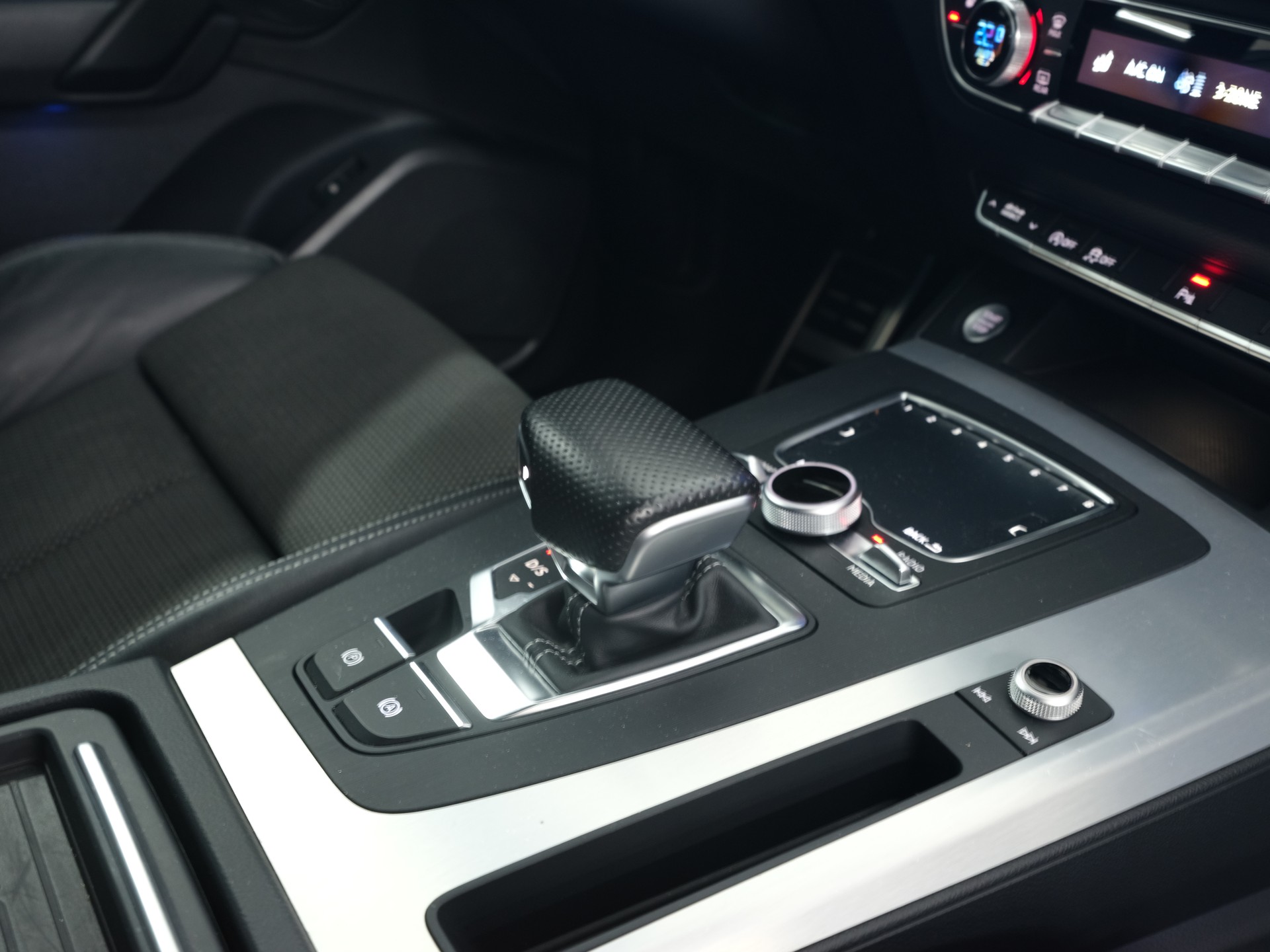 AUDI Q5 2.0 TDI sport quattro S-tronic *Rückfahrkamera* *Sitzheizung* *S-Line*-image-24
