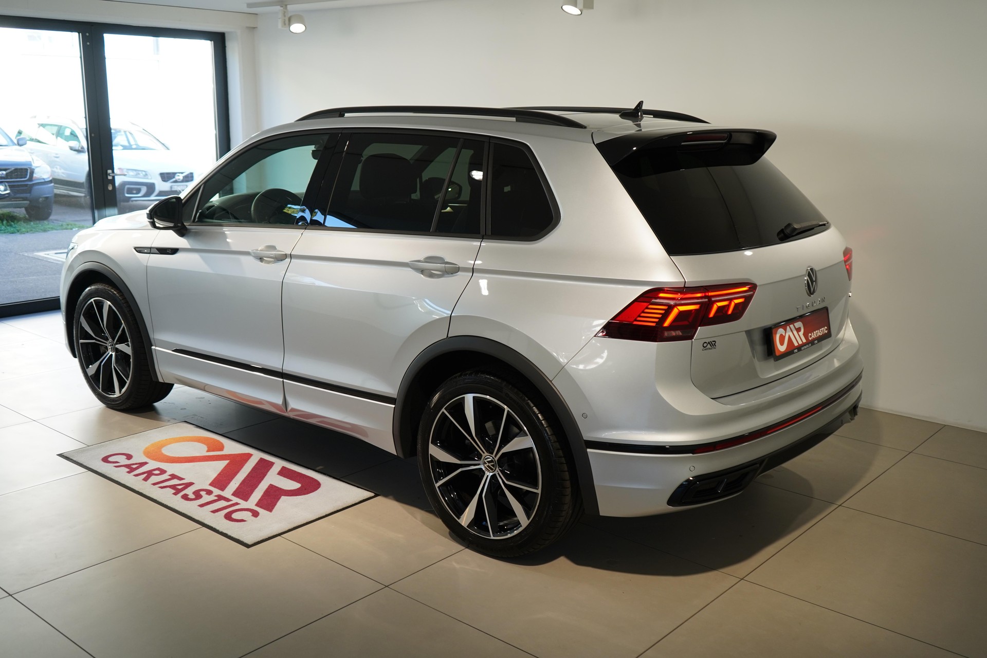 VW Tiguan 2.0 TSI R-Line DSG 4motion-showroom-element-2