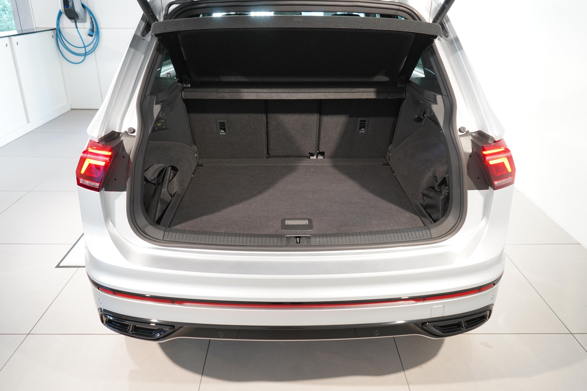 VW Tiguan 2.0 TSI R-Line DSG 4motion-image-4