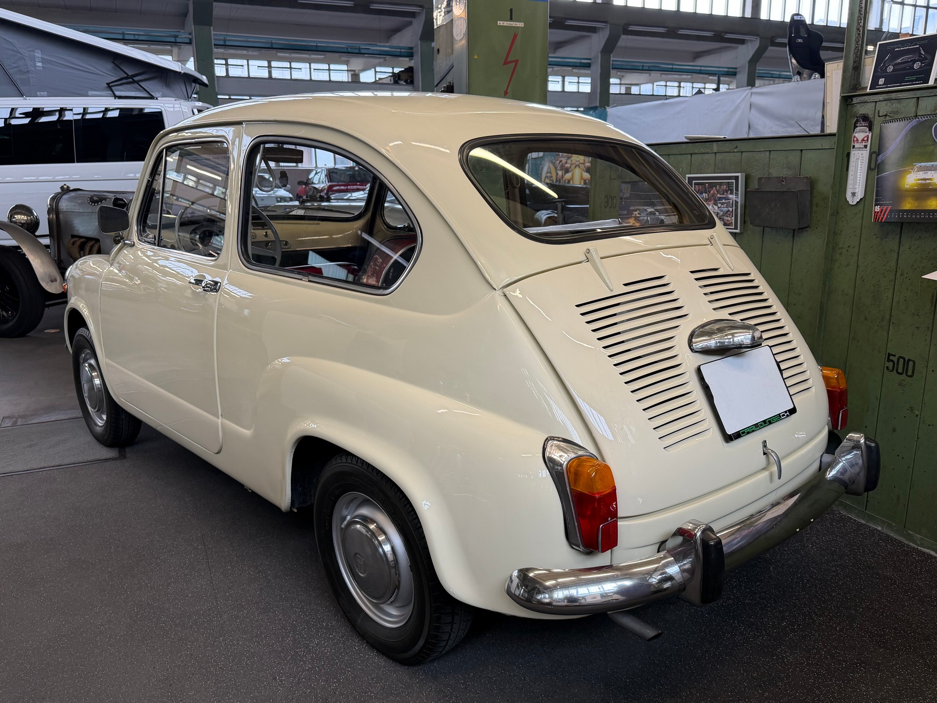 FIAT 600-showroom-element-1
