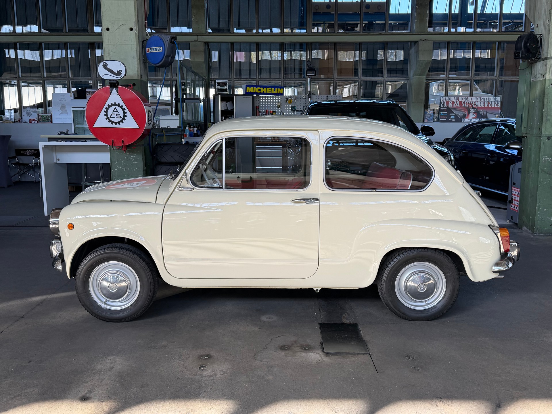 FIAT 600-showroom-element-2