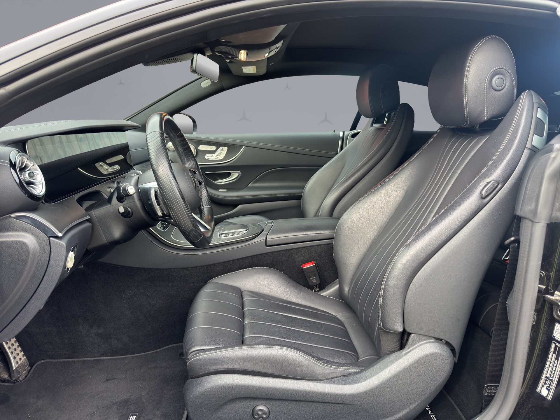 MERCEDES-BENZ E 300 d AMG Line 4matic Coupé-image-9