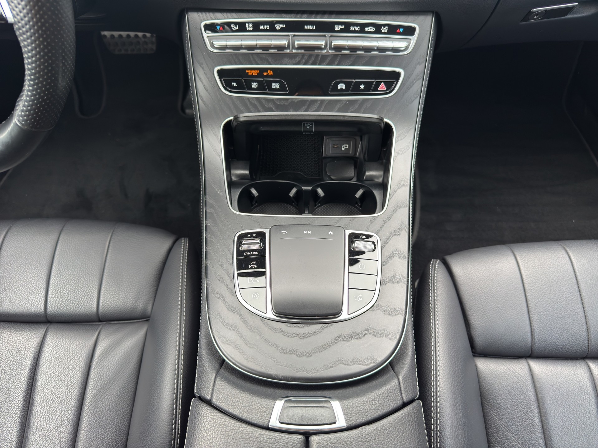 MERCEDES-BENZ E 300 d AMG Line 4matic Coupé-image-14