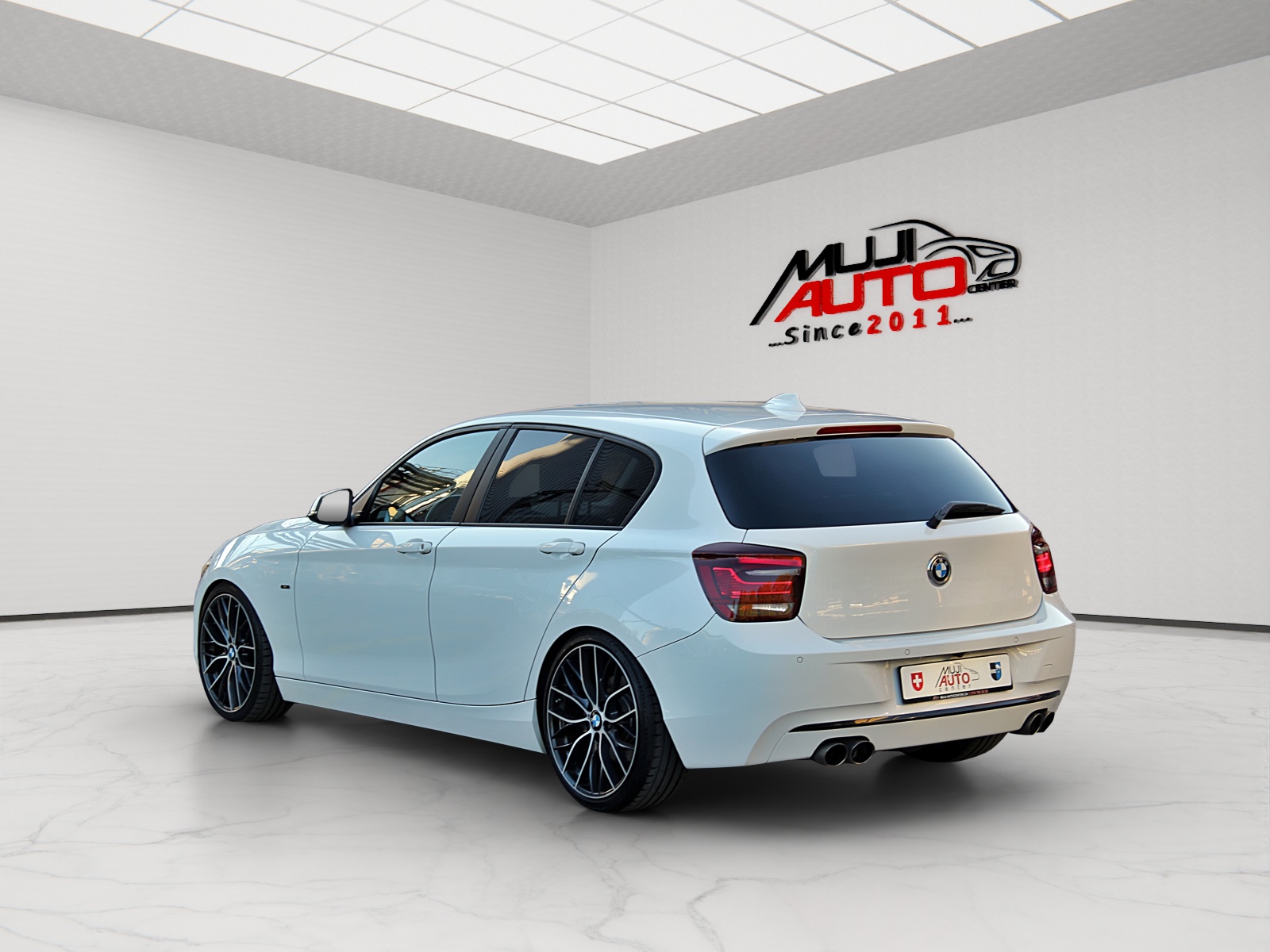 BMW 120d Sport Line Steptronic-showroom-element-2