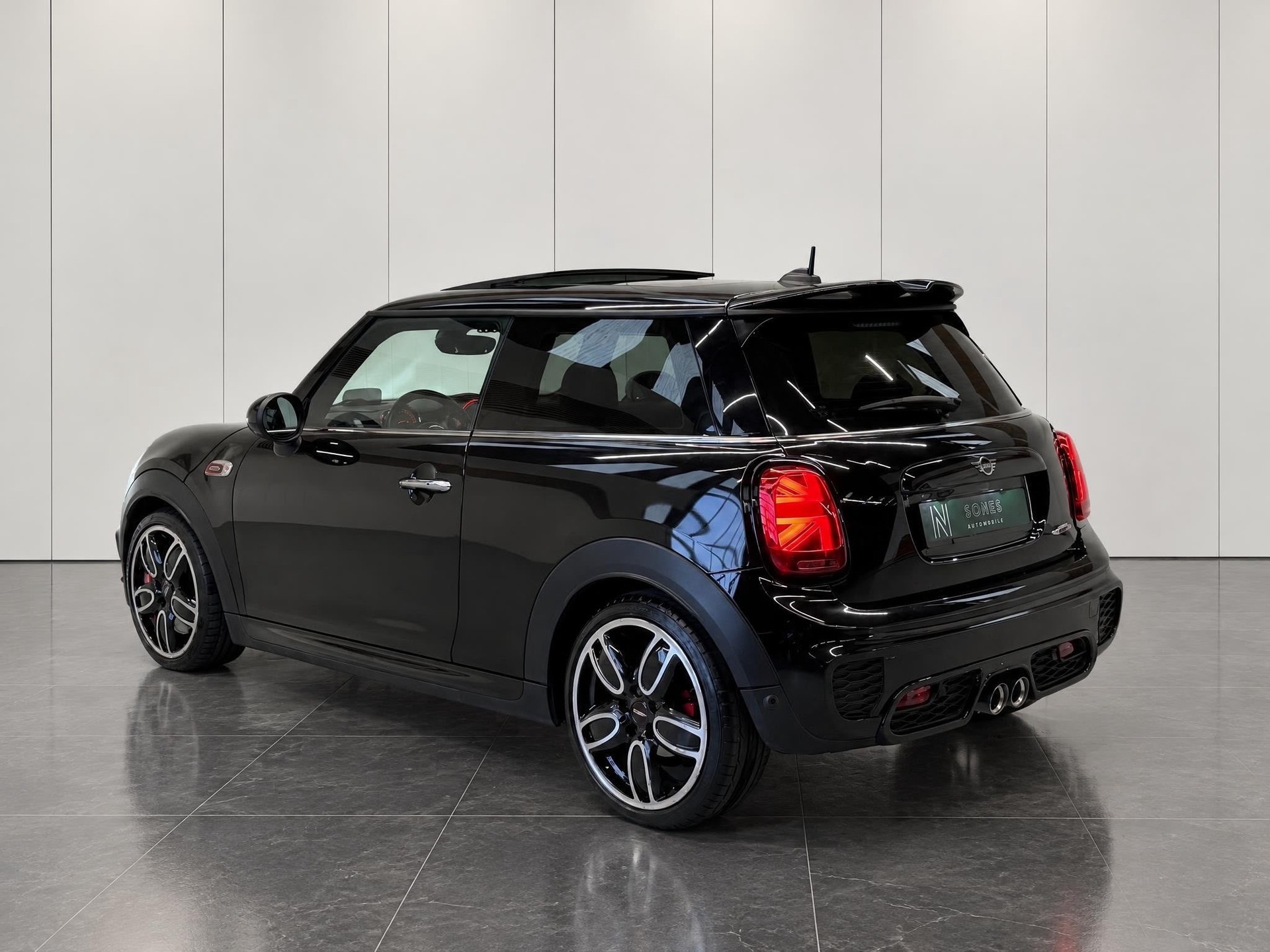 MINI Cooper John Cooper Works Steptronic ab MFK & Service-showroom-element-2