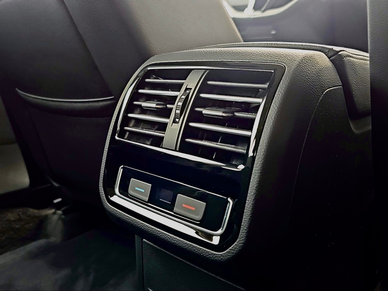 VW Passat Variant 2.0 TDI BMT High. DSG 4Motion-image-14
