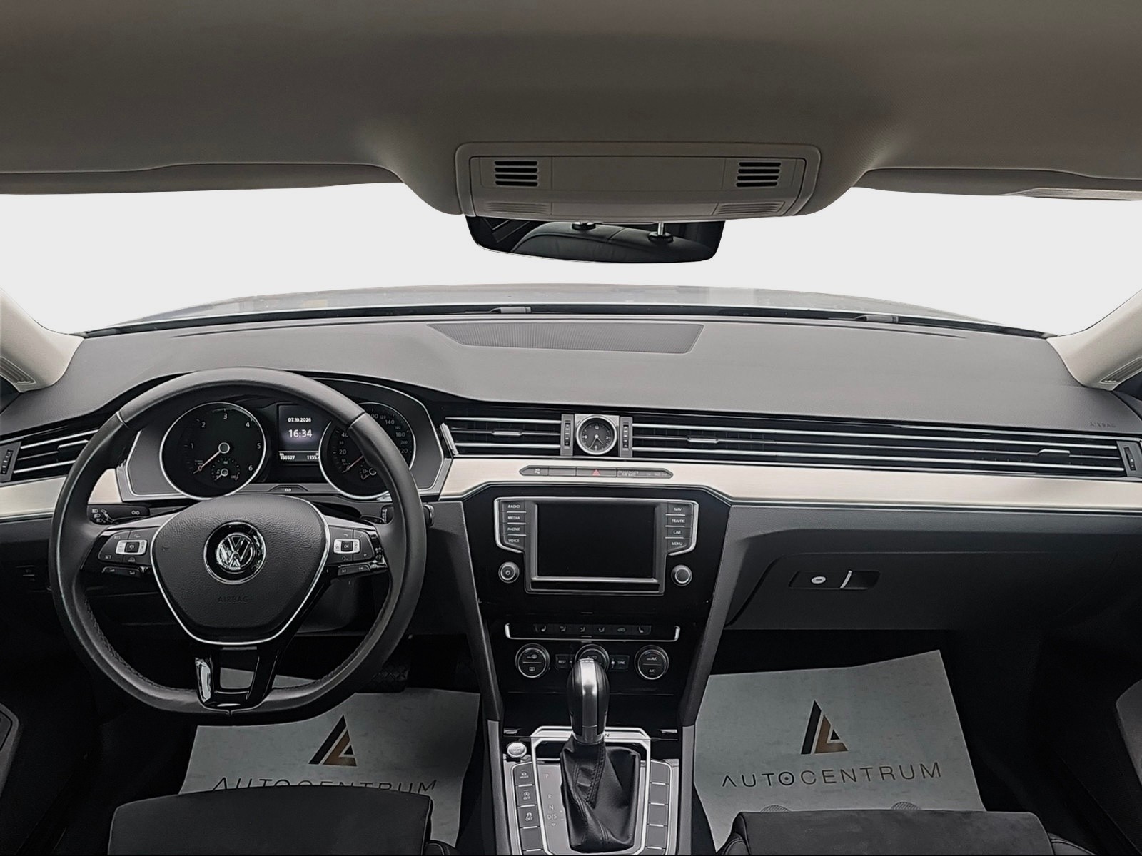 VW Passat Variant 2.0 TDI BMT High. DSG 4Motion-image-11