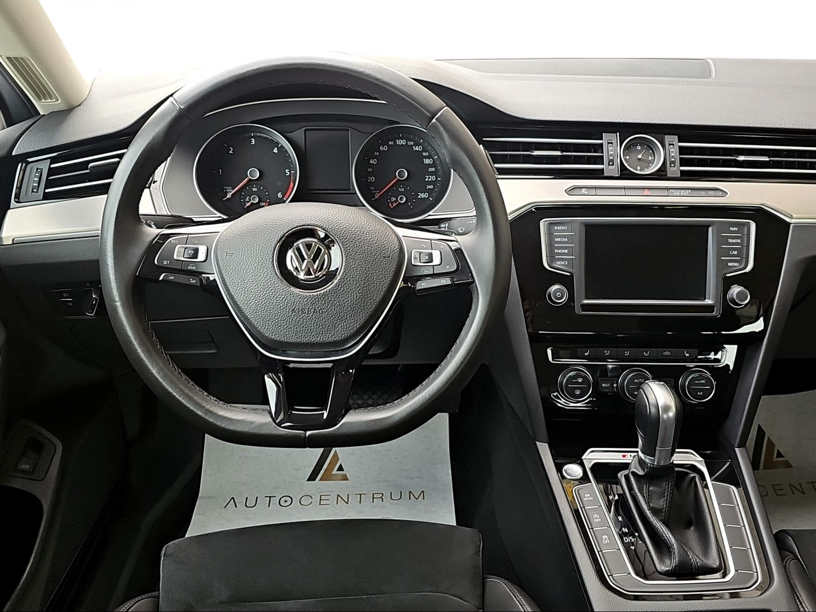 VW Passat Variant 2.0 TDI BMT High. DSG 4Motion-image-12