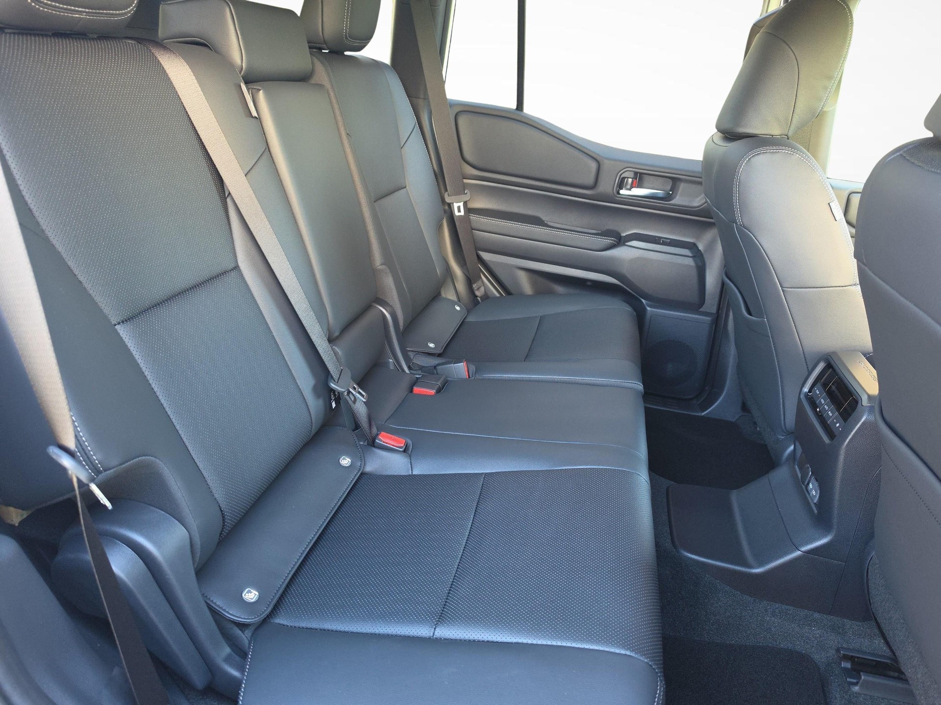 TOYOTA Land Cruiser 2.8 D 48V 230 Rebel-image-10