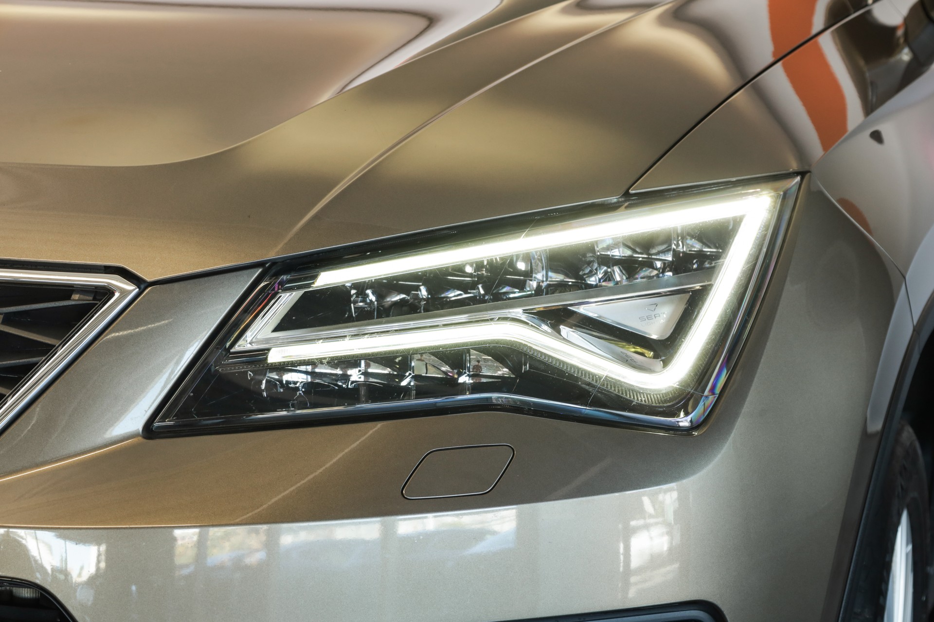 SEAT Ateca 2.0 TDI CR Xcellence 4Drive • Golden Cognac • Attelage • Full LED-image-6