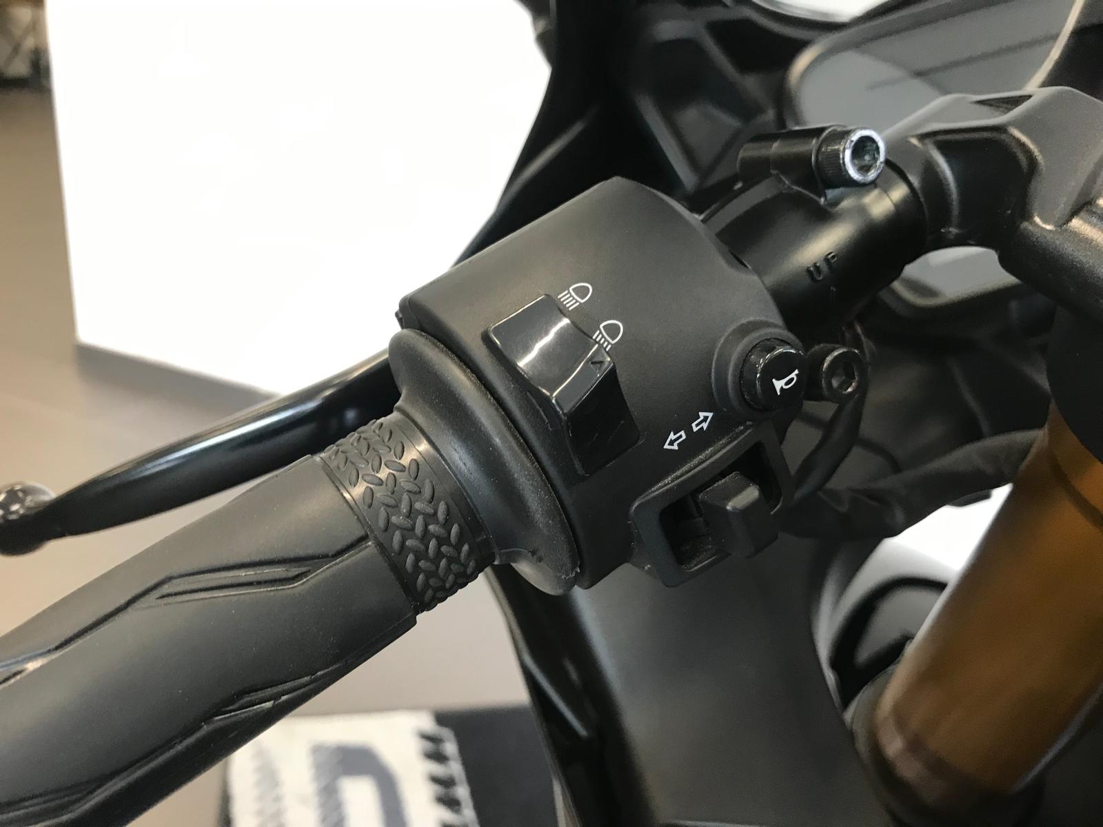 YAMAHA YZF-R 125 ABS-image-14
