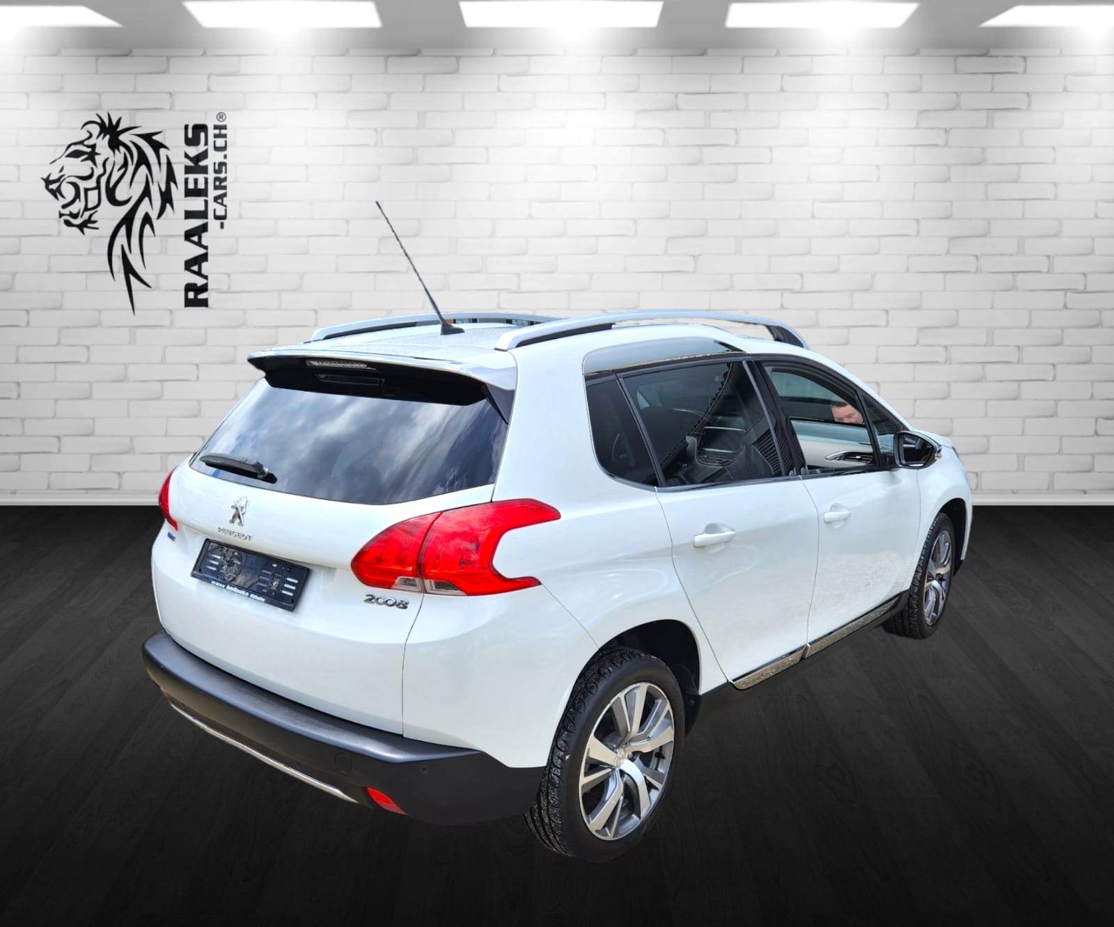 PEUGEOT 2008 1.2 PureTech Allure EAT6-showroom-element-2