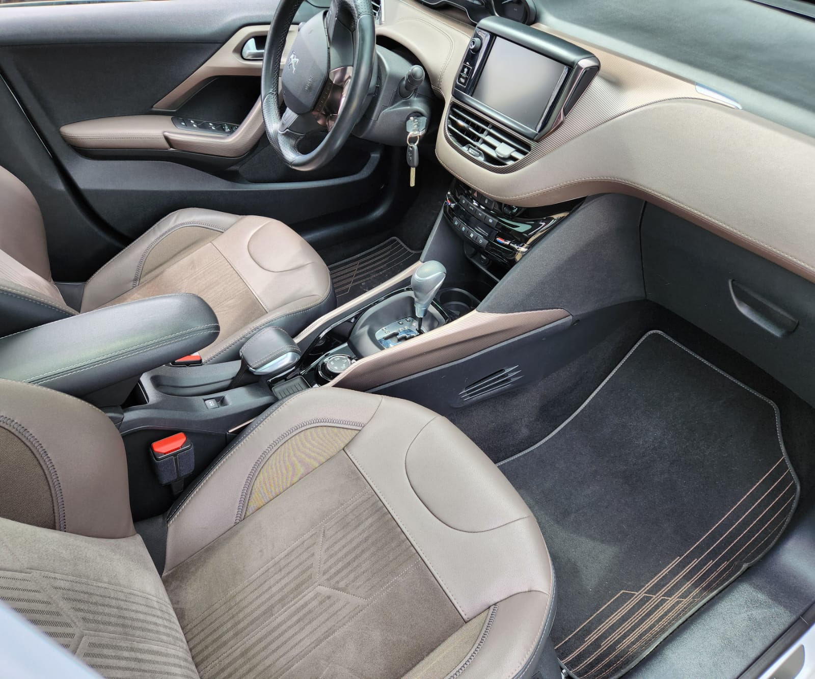 PEUGEOT 2008 1.2 PureTech Allure EAT6-image-4