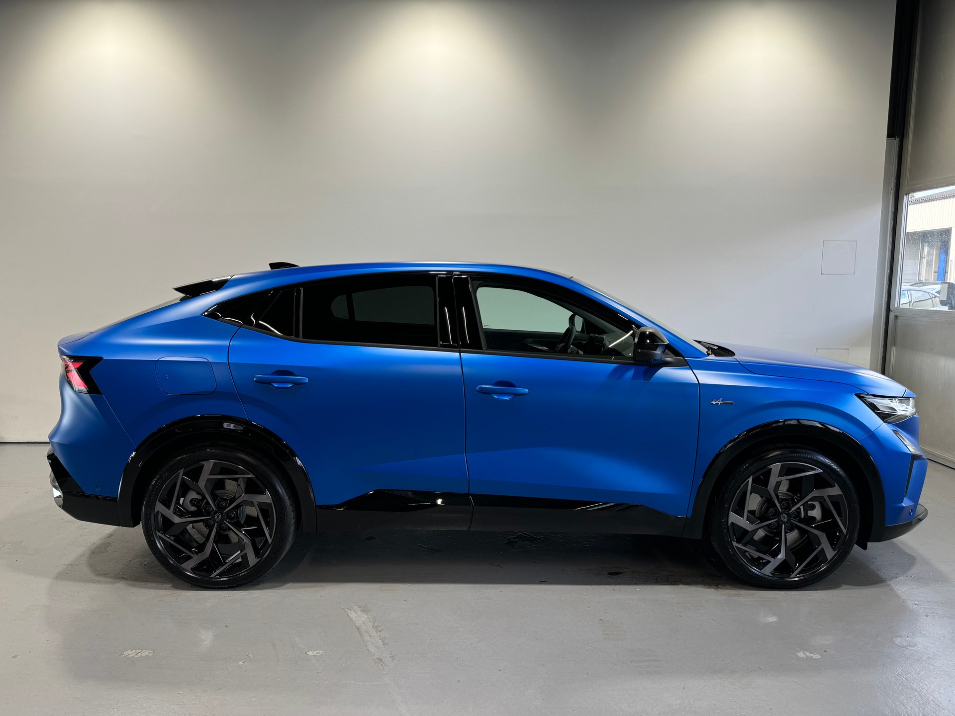 RENAULT RAFALE HYBRID E-TECH Atelier Alpine hyper hybrid E-Tech 4x4 300PS plug-in-showroom-element-3