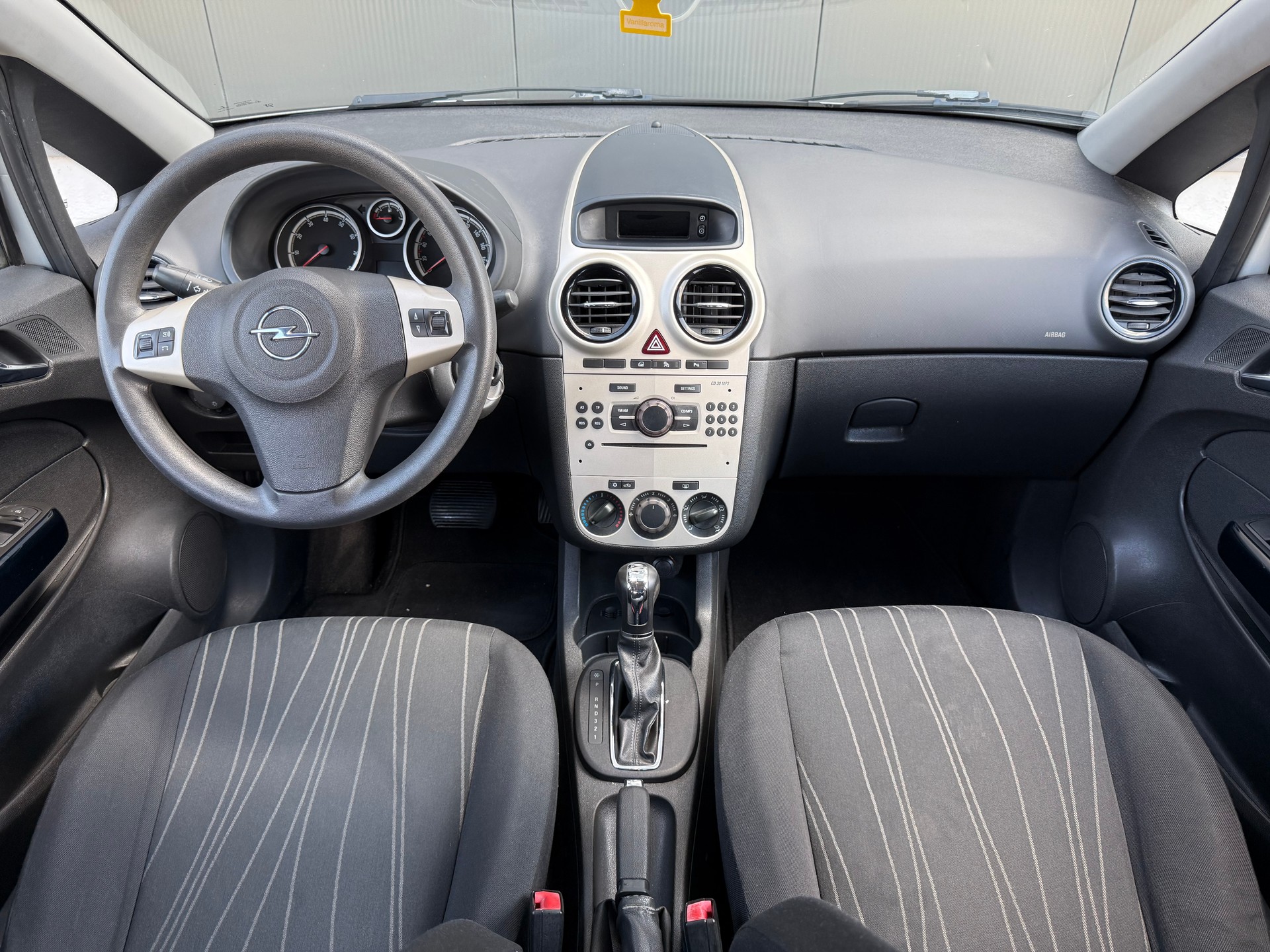 OPEL Corsa 1.4 TP Enjoy-image-11