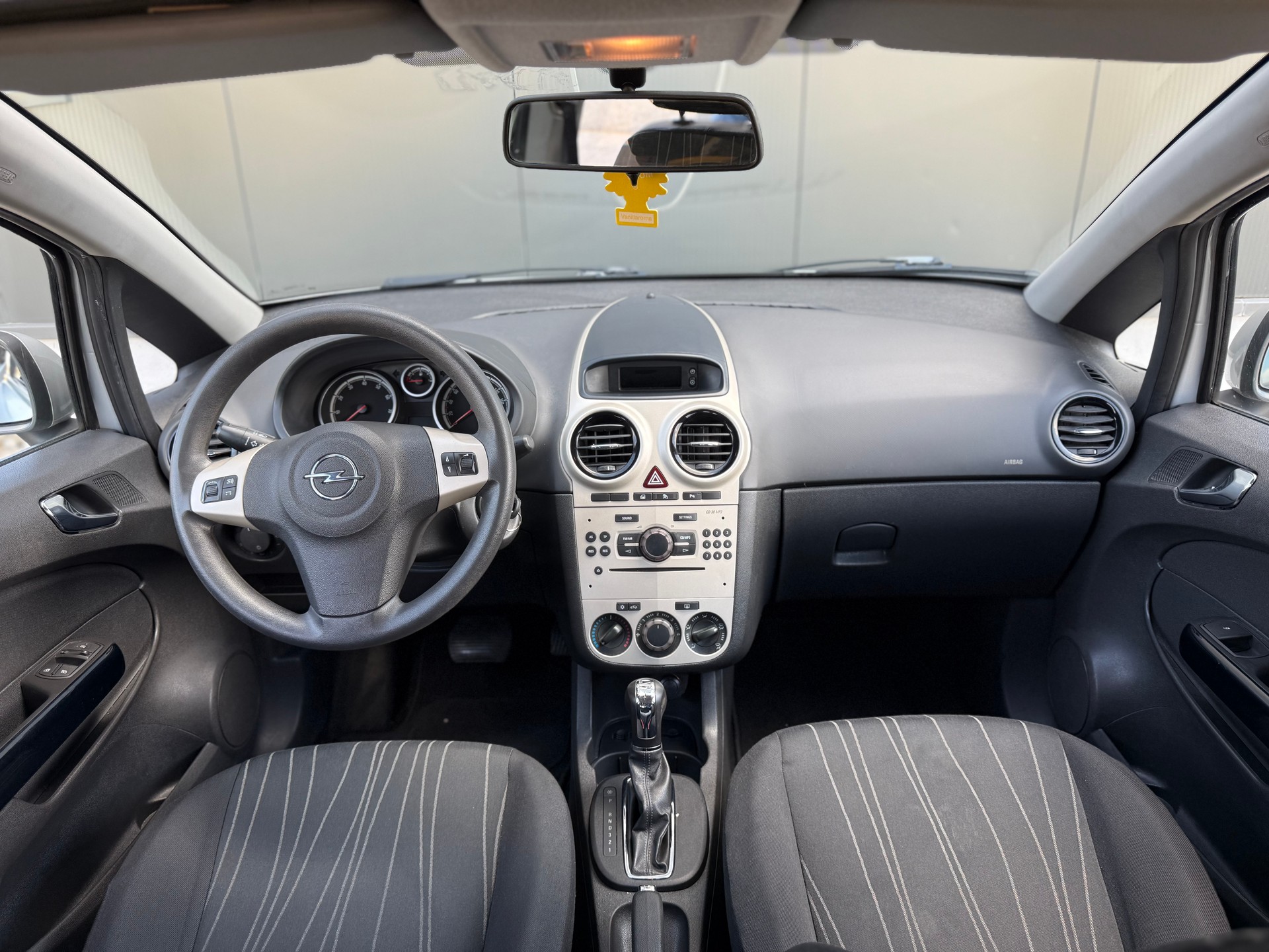 OPEL Corsa 1.4 TP Enjoy-image-10