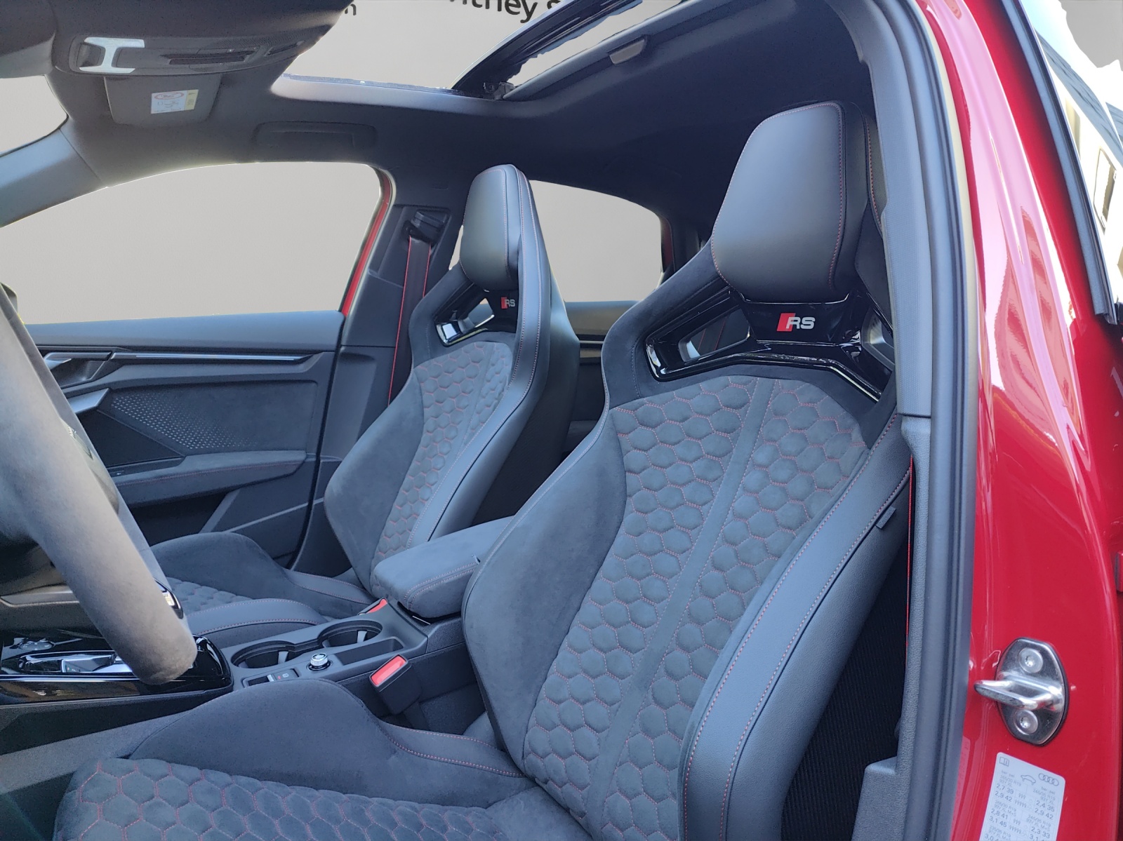 AUDI RS3 Limousine 2.5 TSI quattro S-tronic-image-12