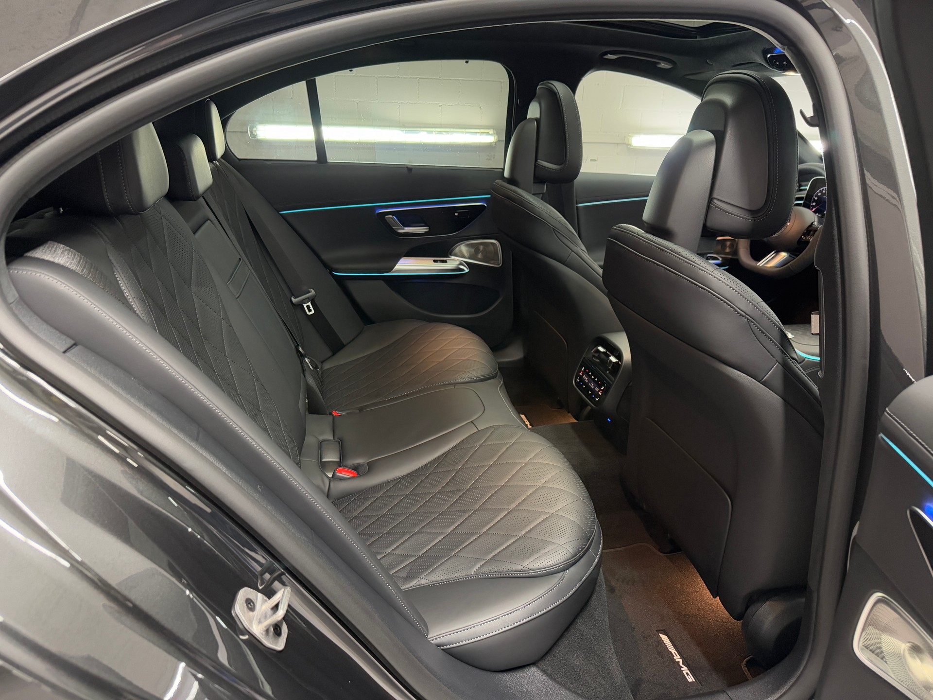 MERCEDES-BENZ E 450 4MATIC Limousine-image-8