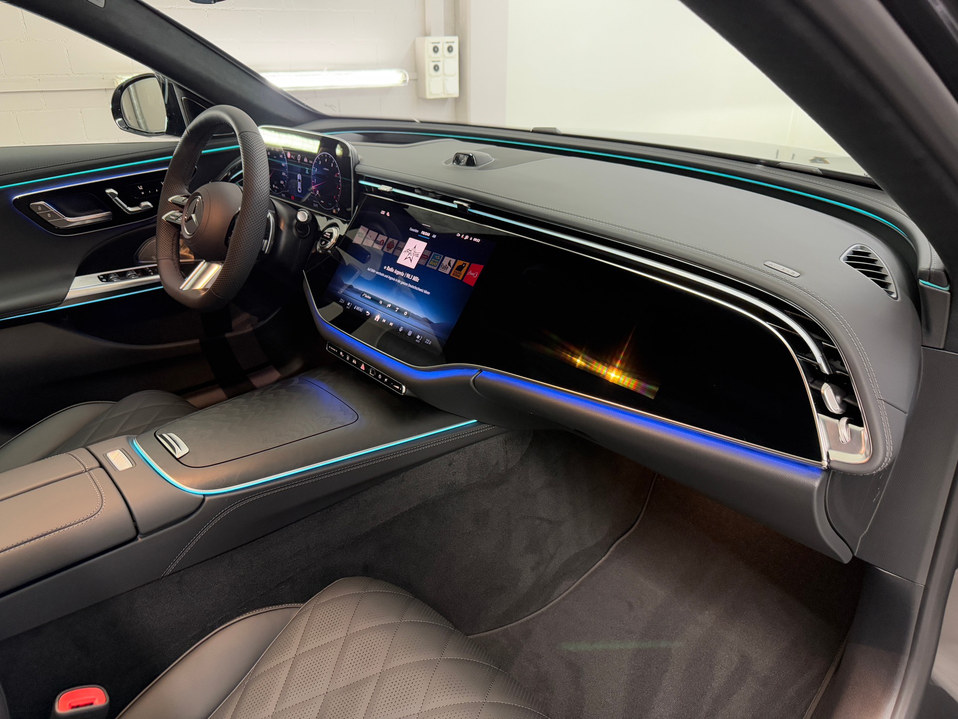MERCEDES-BENZ E 450 4MATIC Limousine-image-10