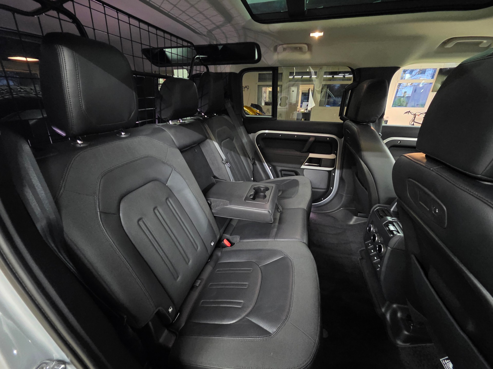 LAND ROVER Defender 110 D240 SD4 First Edition AT8-image-20