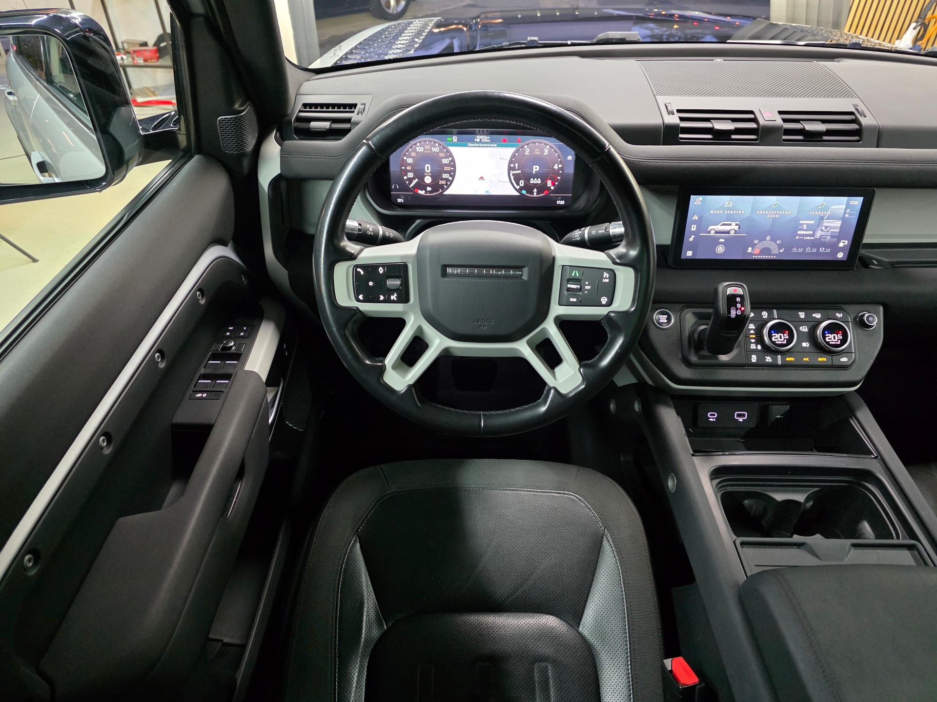 LAND ROVER Defender 110 D240 SD4 First Edition AT8-image-12