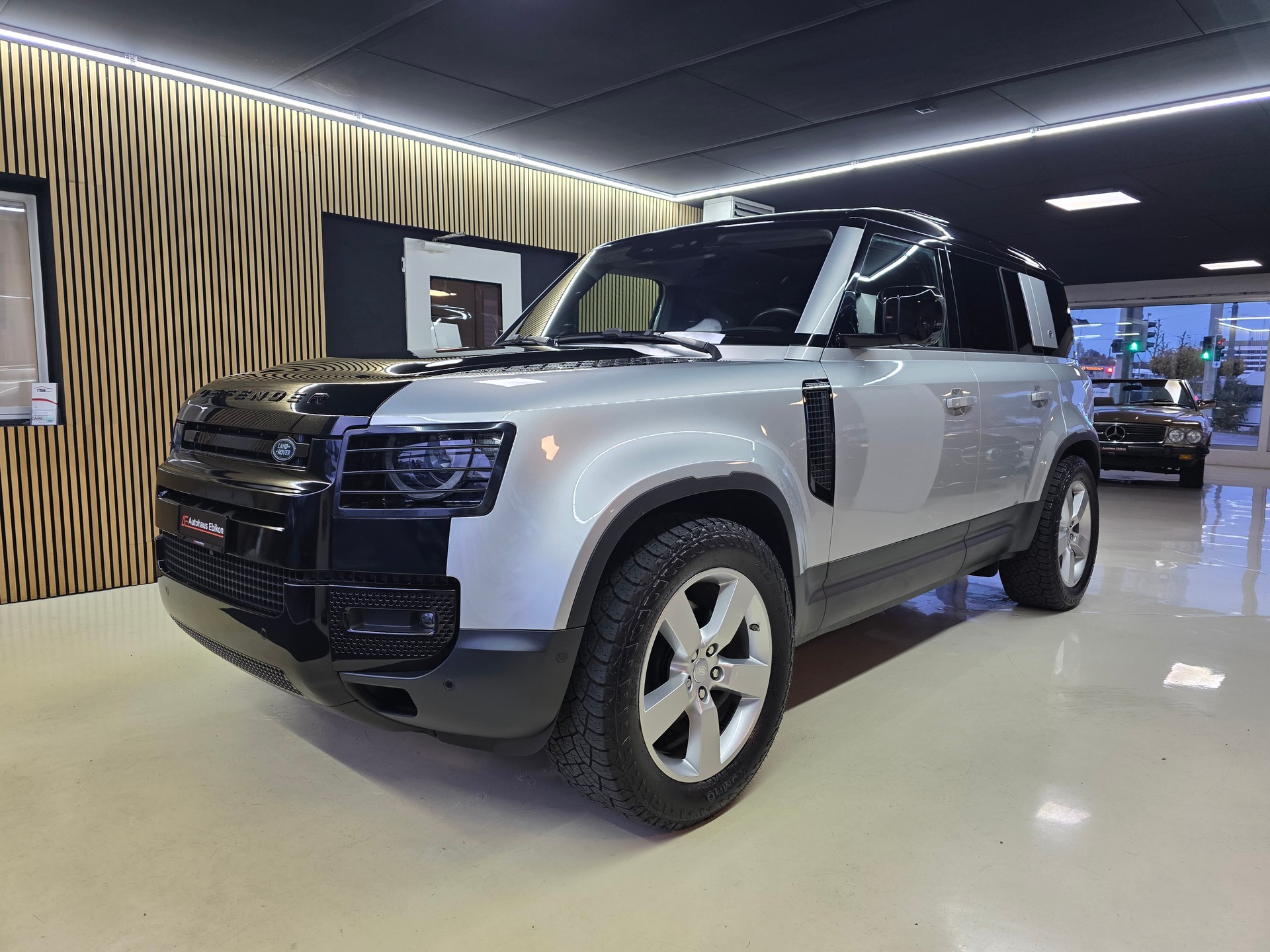 LAND ROVER Defender 110 D240 SD4 First Edition AT8-showroom-element-2