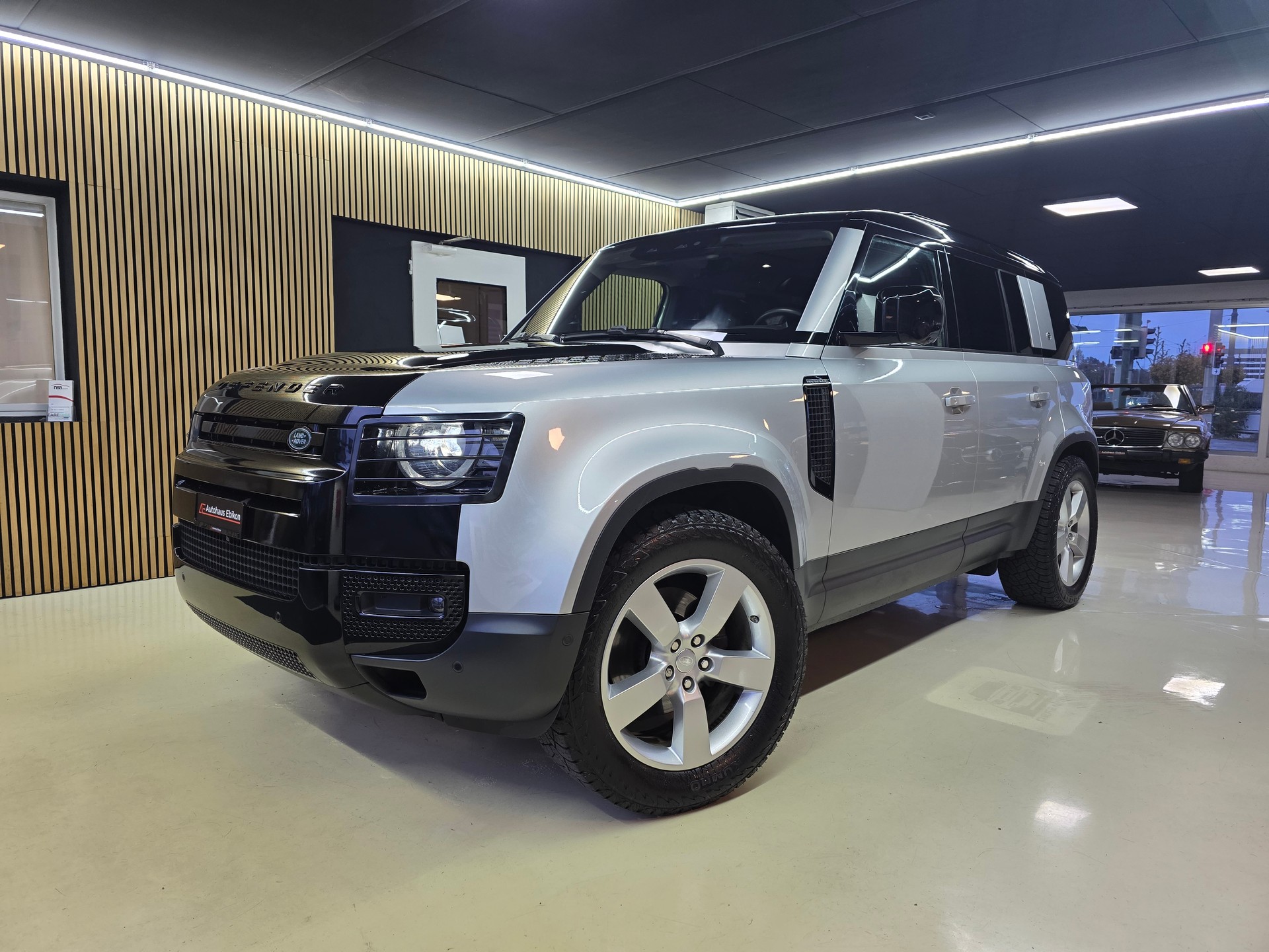 LAND ROVER Defender 110 D240 SD4 First Edition AT8
